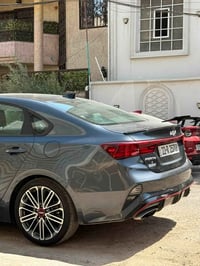 فورتي GT للبيع موديل 2024  بدون ايرباك بدون دواخل قطعتين صبغ بنيد وباب...