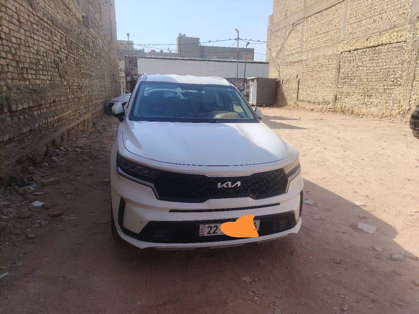 كيا سورنتو 2023 أربيل خليجي استيراد شركة نيم المعروفه بالمواصفات 
فوول مواصفات اعلى مواصفات ///// عدا البانوراما جديده جدا 
ماشيه 59الف كيلو قابل للزياده( وضع الشركة )
محرك 6 سلندر حجم 3500
4كامرات محيطية  360 درجة 
مقاعد جلد و كهرباء مع وصلات شحن الموبايل بالصفحه 
كشنات تبريد و تدفئة
شاشة كبيرة متصلة
شحن وايرليس 
تشغيل الكامرة مع الاشارة
بصمة تشغيل وابواب
تشغيل عن بعد. 2بصمه
حساسات كل الاتجاهات 
صندوق كهرباء
تخم تاير كومهو ياباني جديد مع باتري كوري جديد 
كير ماوس مع ٤ أنظمة قياده ذكية 
( كفالة عامة من الضربة والصبغ والبارد)
مكاني ديوانية. لمزيد من المعلومات الاتصال ***********
السعر ٢٧٠ $ وبيها مجال قليل