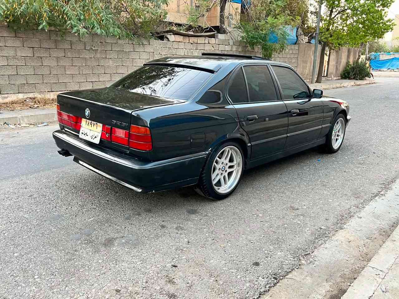 Bmw موديل١٩٩١
٥٢٥ كه پس توماتيك ته بريد فووله 
٤ جام كاره باي سلايت كوشن جلد ناو كريمي زور جوان 
شاشه ئايببات ويل M  تايه و ويل زور خاوين  ده عامي بشتو بيش M بيش كه وره يه ٧٤٠ هه زار غرامه ي له سه ره دواي معامه له وه ري ده كريه وه سياره كي جوان و ريكه بي مه سره فه گيرو مه كينه و ته قه و ره قه به شه رت ته حويل به شه رت سعري ٥١ كه ميك مه جال شوين هه ولير بنه سلاوه/*********** واتساب
________________
عربي
بيئيم ٥٢٥  كبس توماتيك تبريد  فولل جامات كهرباي سلايت بجم عريض ويلات ايم دعاميات ايم داخل كريمي حلو شاشه ايبات كوشن جلد كير محرك كل بشرط ٧٤٠ الف غرامه عليها يرجع سعر  تحويل بشرط سعر ٥١ ورقه بي مجال اربيل بنصلاوه /*********** أربيل, العراق
