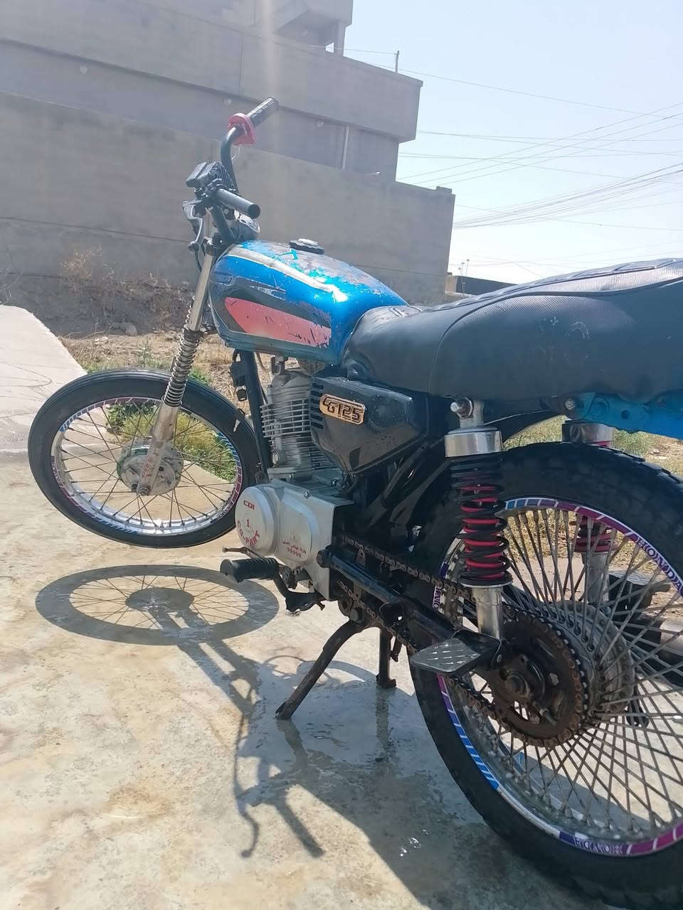 السلام عليكم ماطور حربي للبيع السعر 275 مايعوزو كلشي ماطور نضيف حيلل.  يعوزو بس خيال 🔥👋🏻
رقمي ***********
