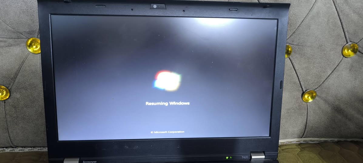 Lenovo ThinkPad T420) ​المعالج (CPU): Intel Core i7-2640M بسرعة 2.80GHz.
​الذاكرة العشوائية (RAM): 4 جيجابايت.
​كرت الشاشة (GPU): كرتين شاشة:
​مدمج: Intel HD Graphics 3000
​منفصل: NVIDIA NVS 4200M
​الهارد (Storage): هارد HDD ميكانيكي بسعة 320 جيجابايت (شركة Seagate).
​نظام التشغيل: Windows 7 Professional (معمارية 64-bit).***********
