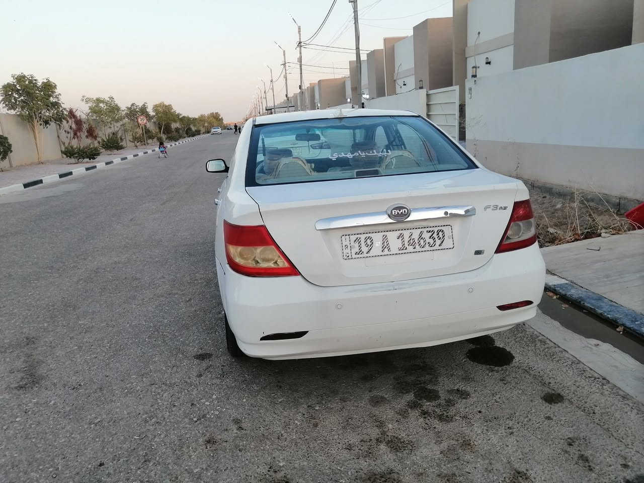 السلام عليكم byd  f3  المرغوبه للبيع سيارة جاهزه مكينه ميسيبوشي ياباني وكير اوتوماتيك مكينه وكير جدد تايرات جدد تبريد ثلج حداديه جديده مشط جديد شاشه اندرويد وحساسات شغاله السياره مابيها كل نقص موديل 2012 رقم كربلاء انكليزي بسمي مكاني كربلاء السعر 52 وبيها مجال للاتصال ( *********** )
