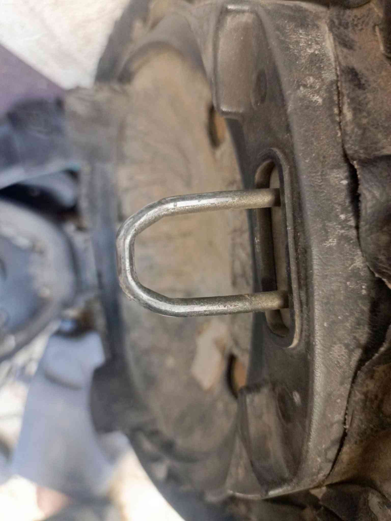 سلام عليكم مو جوه سوك جوة قندرة هههههههههههه 
اكسل ب 25 تعال افتح 

كور نضيف من كلشي ب 30 

صدر مال نثيه نضيف ب 15
 
ستين و ماكشه و شاصي مال نثيه ب 25 

ضفيرة اله تبجي مفولهههههههه ويها كويل و عقل و جوزة ب 40 كلشششششش نضيفه 
 
💥 بغداد مدينة صدر كيارة عندي توصيل جميع محافظا 💥

ويل امامي و بي تاير نضيف 90% ب 40 جاي نباع بس تاير ب 30 والله 

بس ويل خلفي ب 25 

سواد مال نثيه نضيف يخبل ب 20  بطن و كاعيه و ماكان الباتري هم 

فاكيوم اله يموت مال تفصيخخخخخخخخخخخخخخخخخخخخخخ بحت 
30 اله عوجان 
جنطه مال فحل ب 15 

عندي عقل ثنين مال نثيه الواحد على 20 على شغل هم 
0774956915

نص مكتوب في الصور:
- بيها هذا كسر بس اي تاثير ماكو اهل مصلحه يعرفون