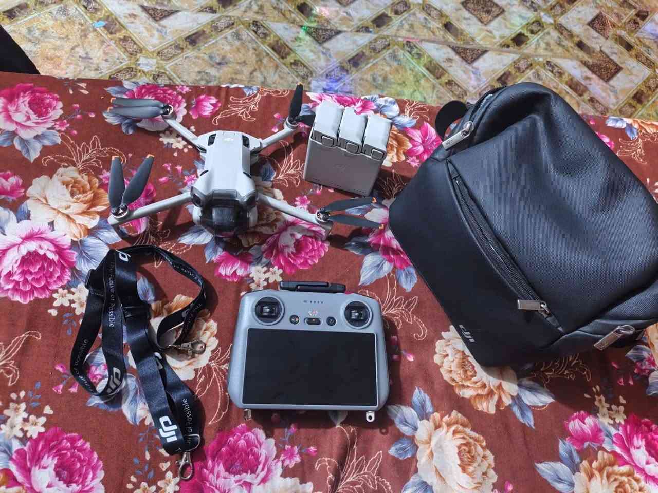 مني ٤ برو • نضيفه • ٣ بطاريات