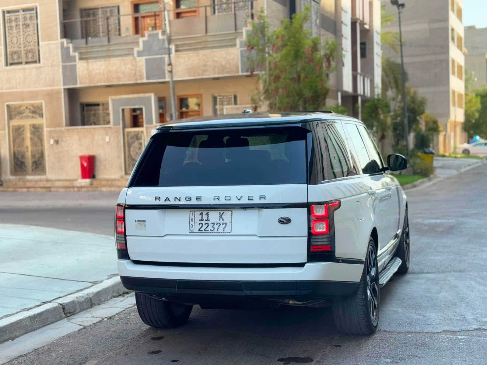 السلام عليكم
Range Rover Vogue HSE 2014 

ضرر تبديل بابتين بلادي نفس اللون و صبغ ربع البنيد

6 سلندر سوبر چارج  بانزين

ماشية 141 الف

المواصفات:

ابواب شفط 

سقف بنوراما 

نظام تعليق هوائي 3 وضعيات (جكات تصعد وتنزل اوتو +يدوي )

7 مودات قيادة 

شاشات عدد 2 (وحدة للترفية والتحكم والتكييف والاخرى للقيادة وعدادات الديجتال ومستويات السيرفز والضبط )

شفتات بالستيرن للقيادة الرياضية

قيادة ذاتية 

اوتو ستارت 

اوتو بارك 

اوتو هولد

محدد سرعة

محدد سرعة

أوتوماتيكي ASL

مانع انزلاق 

سايد بريك اوتو 

نقط عمياء 

5 كاميرات محيطية 

رادارات امامية وخلفية وجانبي 

هيتر بالمري وتعتيم والمري شفط

تغير زاويا الرؤية بالمري عند الرجوع الى الخلف

انارة ليلية وكشافات ضباب ولايت اوتو

خمس بصمات ع الابواب 

صندوق كهربائي شفط

ابواب شفط 

دوسات كهربائي 

نظام معرفة الطقس وماسحات اوتو 

المقصورة الامامية :

تبريد امامي 

تحكم بالتكيف تبريد وتدفئة من الشاشة 

كرسي السائق تدفئة وتبريد 

كرسي الراكب تدفئة وتبريد 

كرسي السائق مساج 

كرسي الراكب مساج

كرسي السائق 3 وضعيات خزن ميموري 

كرسي الراكب 3 وضعيات خزن ميموري 

تدفئة بالستيرن 

المقصورة الخلفية :

تحكم منفصل بالمكيف

 

تحكم كهربائي كراسي

تدفئة  كراسي

انارة محيطية 

انارة ترحيب وختم Rang Rover على الارض 

استفسار📞 ‭***********‬

السعر 21,400 …. الف دولار $

العنوان📍زيونة

