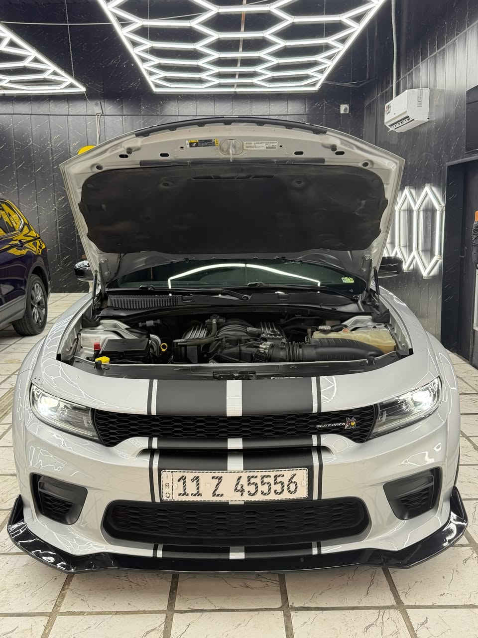 ‏ 🩶🔥👿CHARGER SCAT PACK WIDE BODY 2023 LAST CALL
دوج جارجر سكات باك وايد بدي لاست كول ( النداء الاخير ) 
الموديل : 2023
المحرك : V8 / 6400 cc 🔥
الكير : أوتوماتيك 
العداد : 18 الف ميل 
المنشئ : وارد كندي 
الون :  سلفر مميز 
الحالة او نوع الضرر : كلين تايتل طخه بسيطة بالحداديه تاير الخلفي فقط #ايرباك برده فقط 
رقم الشاصي : 2C3CDXGJ8PH663965

الـــــمـــواصــفـــــات 

فول مواصفات 1/1 عدى كشنات الجلد وردارات 

‏ رقم بغداد مميز 
  فتحه سقف (سلايد) 
 كامرة خلفية 
 حساسات خلفية 
 ويل قياس 20  11 انج 
 سستم صوت هارمن كأردن 
 شاشة قياس 8.5 انج اوبشنات SRT
كشنات مخمل حضن 
 تدفئة كشنات وستيرن
 تشغيل عن بعد 
 تبريد قطعتين 
 شفتات سترين 
فجوج 6 بستم
فلنجه كبيره. 
وبعد الموصفات معروفه مال الوايد بدي

الاضافات 

‌‎برمجه شموخ الصقر ( عقيل ) 
‌‎ولف حماوه مشموتو 82
‌‎تخم تاير امامي خلفي 315
‌‎دركه فورجيد فايبر اصلية
‌‎شفتات ستيرن كاربون فايبر الياف حقيقي

‌‎لحيه اماميه SRT
‌‎دوس اضافيه جانبيه SRT
دفيوزر دعاميه خلفيه SRT
احزمه اورنج اديشن
‌‎داون بايب وتفريغ يم علي الوادي

السعر : 345 ورقه وبيه مجال للشراي 💸
الموقع : بغداد حي الجامعه 📍
للتواصل الواتساب او اتصال صاحب سياره ***********⁩⁩⁩⁩⁩⁩⁩⁩

رابط الواتساب المباشر للمراسلة صاحب سيارة👇🏻☑️
https://wa.me/9647705947464
