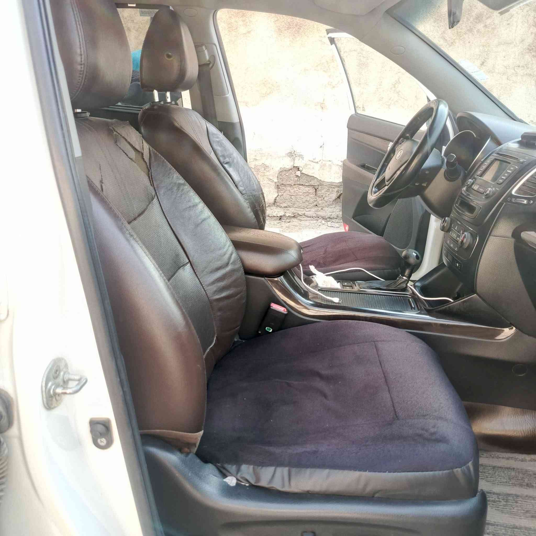 السلام عليكم..كيا سورنتو مديل 14 كويتي فول مواصفات.
ماشيه 200 ألف
رقم بغداد بأسمي 
بل سونار مأشر كير ومحرك مفتوح
بيهه رصعات بسيطه مامبينه 
تخم تاير 
باتري جديد
تبريد 
وشبيهه غير هذا اني اتحمل المسؤليه 
سعرها 185 وبيهه مجال
مكاني بغداد بسمايه 
***********
