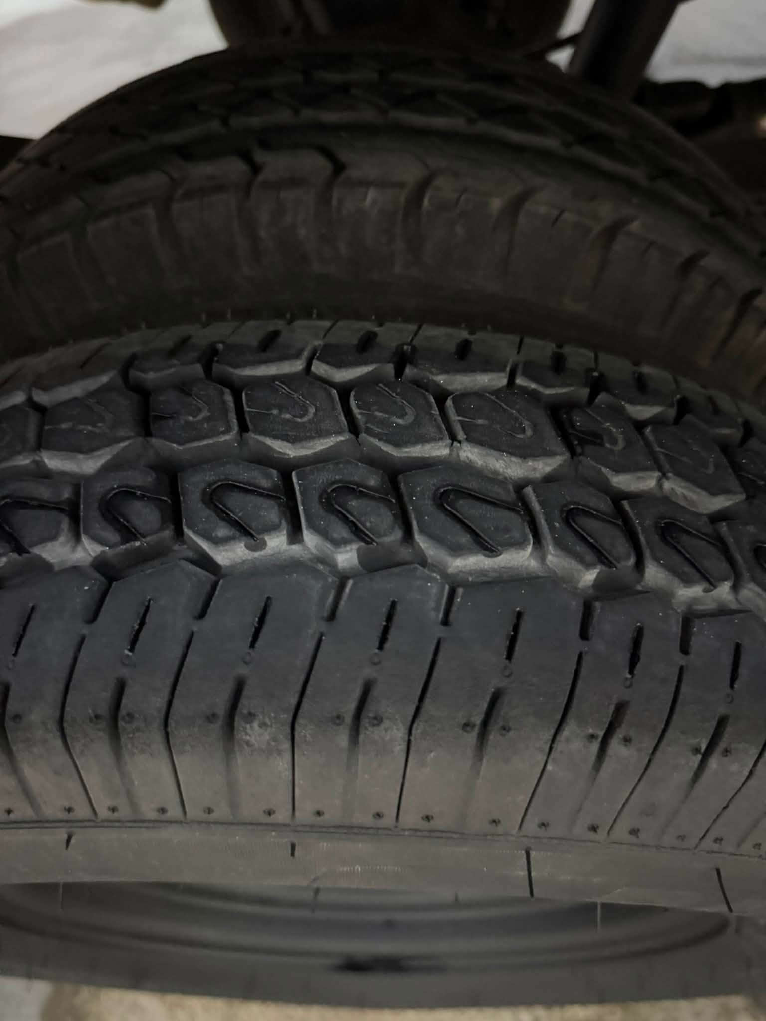 بەناوی خوای گەورە و میهرەبان
کیا بار 4000 سۆپەر مۆدیل 2014 لێزەر دوبەی 150 KM 
بێ ڕزیوی  7 گێڕ کامل جائیز کراوە بێ مەسرەف بۆدی لۆک 

باری تێنەکراوە یەک بڕاوە بێ بۆیاخ کوشن جلد و هیتەر ئاوێنە کارەبا Abs بێ چاڵ و شوخت 6 تایەی لۆکی لەژێرایە برێکی بەستراوە  تەبرید لەسەر سویچ بێ تەقەو ڕەقە گێڕ و مەکینەو ئەکسل و خەلەلی کارەبای بەشەرتی 10 فیتەری شارەزا 

گۆڕینەوە ناکەم *********** // ***********.         ئەدمین 😍
