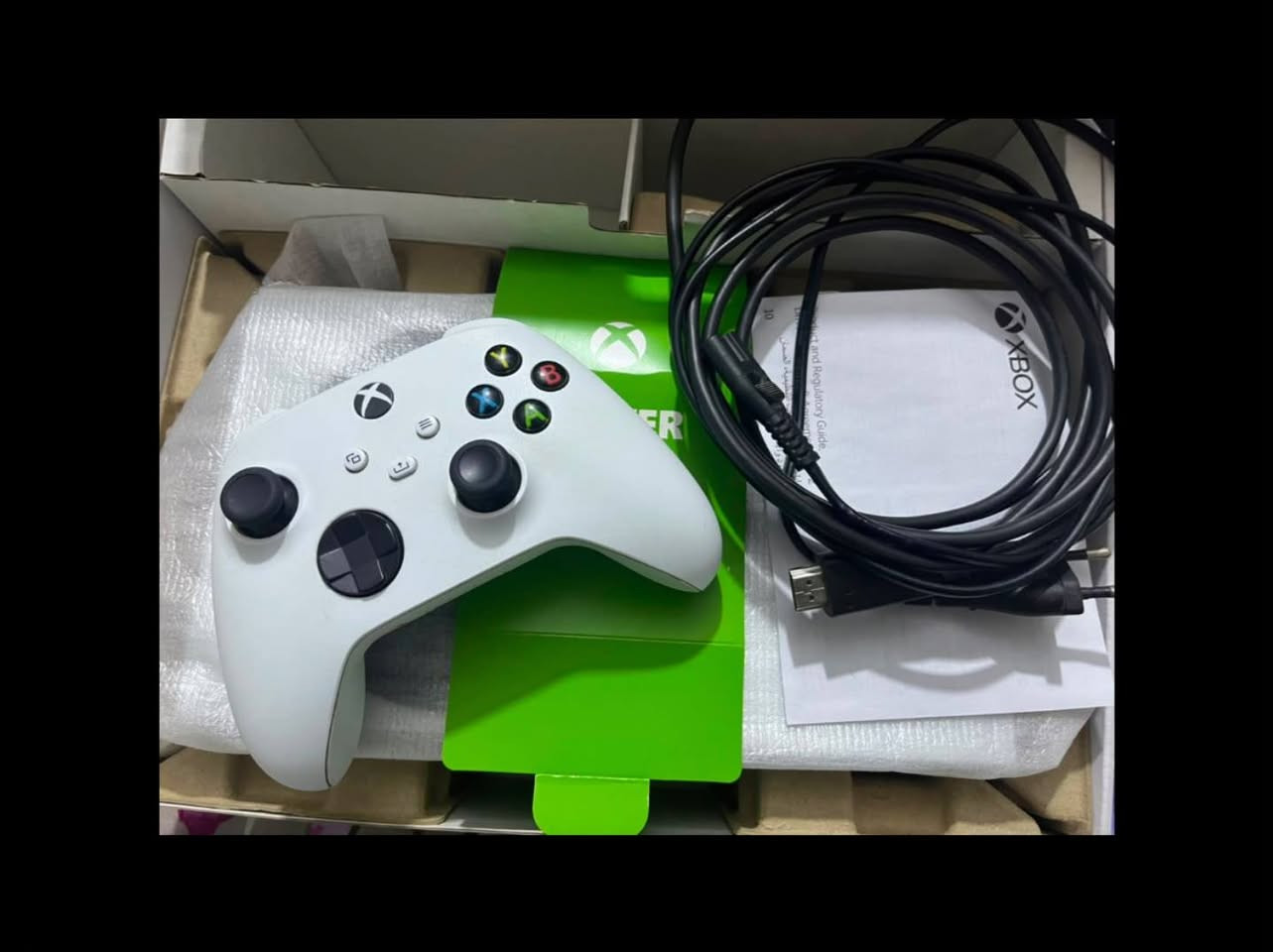 جهاز Xbox Series S 
اصدار 2023 
كامل المحلقات الاصليه وياه + الجهاز ما مفتوح ابد 
ووياه اشتراك كيم باس شهر 
سعر 425 الف 
موقعي مدينة الصدر وما متوفر توصيل تجي تشوفه وتاخذه
للاتصال ***********
