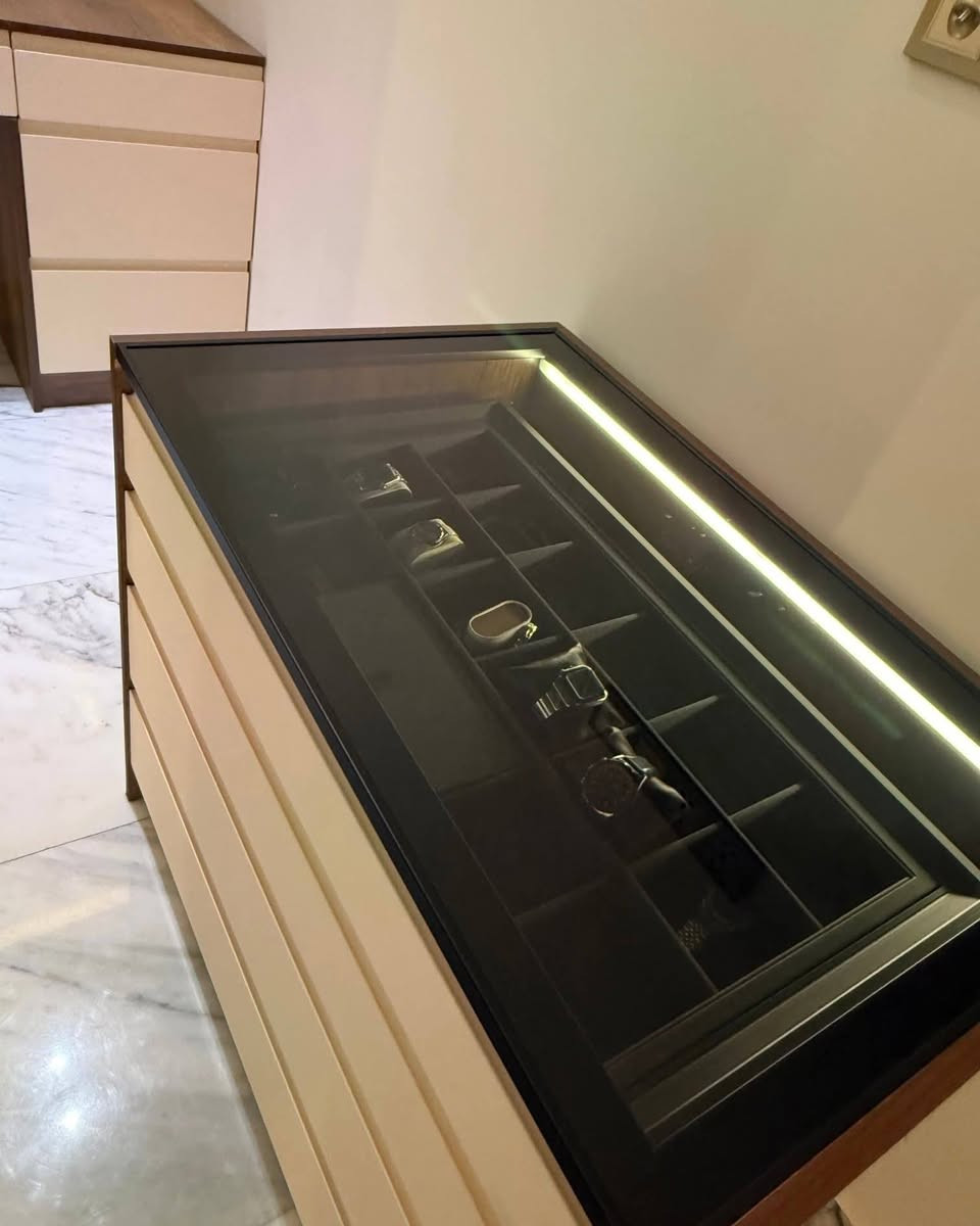 الفخامة مو بالشكل وبس…

الفخامة هي الشعور اللي يوصلك من أول لحظة تدخل بيها المكان.

لما تكون كل زاوية مدروسة،
وكل تفصيل إله هدف،
يصير التصميم أكثر من مجرد ديكور… يصير إحساس.

لهذا دريم ديكور ، ما نصمم مطابخ وغرف فقط…
نصمم أماكن تحب تعيش بيها كل يوم.

✨ 

زورونا بالمعرض وخلي مطبخك يكون دريم ديكور 
📍 بغداد – العامريه 
تقاطع العمل الشعلي 
***********
#دريم ديكور  #تصميم_مطابخ #ديكور_داخلي #مطابخ_بغداد #تشطيبات
