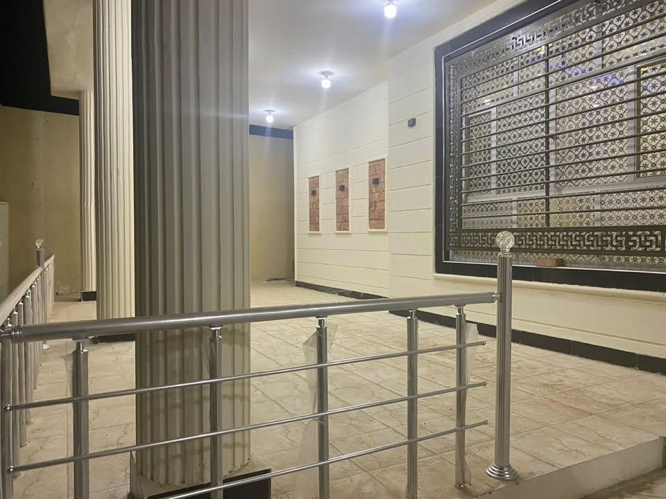 🏡 دار للبيع – الصياحيه.
💵 السعر 250 وقابل للتفاوض 

📐 المساحة: 500 متر
🏠 طابقين
✨ الدار بناء حديث ودرجة أولى،

الطابق الأرضي:
• صالة
• استقبال
• 2 غرفة نوم
• مطبخ (حار + بارد ) 
• مجمع صحيات
• مكان مخصص للشواء 
• كراج
• حديقة

الطابق الثاني:
• غرفة نوم

📞 للاستفسار والتواصل:
 ***********
