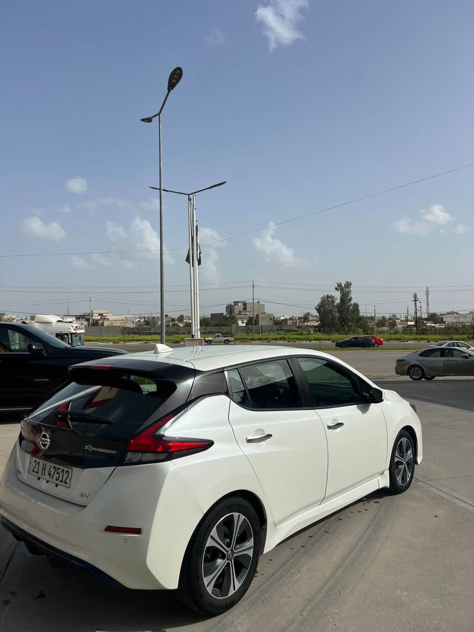‎كوردى/عربى

🚗 Nissan Leaf SV (تەواو کارەبایی)

✅ مۆدێل: 2022
✅ مواسەفات: SV

تایبەتمەندییەکان:

* کامێرای دواوە
* سوکانی Multi-function (کۆنترۆڵی فۆلیۆم)
* Cruise Control (دیاریکردنی خێرایی)
* چرای Xenon
* شاشەی تاچ (iPad Style)
* ویلەی کرۆم
* گەرمکەری کورسی
* گەرمکەری سوکان
* کامێرای 360 پلە
* ڕادار
* پڕۆجێکتەر

🔋 ماوەی ڕۆیشتن: تا 240 کیلۆمەتر بە یەک جار شەحنکردن (بەپێی شێوازی لێخوڕین).

⚡ شەحنکردن:

* لە 6 ئەمپێر تا 32 ئەمپێر کار دەکات.
* دەتوانیت لە ماڵەوە بە ئاسانی شەحنی بکەیت.

🛠️ دۆخی ئۆتۆمبێل:

* 
* تەنها دەرگای دواوە و جاملغ بۆیاخ کراوە.
* ژمارە: سلێمانی.

💰 نرخ: 11,000

📩 بۆ زانیاری زیاتر ***********
***********
عربى/🚗 نيسان ليف SV كهربائية بالكامل

✅ الموديل: 2022
✅ الفئة: SV

المواصفات:

* كاميرا خلفية
* مقود متعدد الوظائف مع التحكم بالصوت
* مثبت سرعة (Cruise Control)
* مصابيح زينون
* شاشة لمس
* جنوط كروم
* تدفئة المقاعد
* تدفئة المقود
* كاميرا 360 درجة
* رادار
* بروجكتر

🔋 مدى السير: يصل إلى 240 كم بالشحنة الواحدة (حسب أسلوب القيادة).

⚡ الشحن:

* يدعم الشحن من 6 أمبير إلى 32 أمبير.
* يمكن شحن السيارة بسهولة في المنزل.

🛠️ حالة السيارة:

* الباب الخلفي والرفرف الخلفي فقط مصبوغان.
* رقم السيارة: السليمانية.

💰 السعر: 11,000

📞 للاستفسار:
***********
*********** كركوك, العراق
