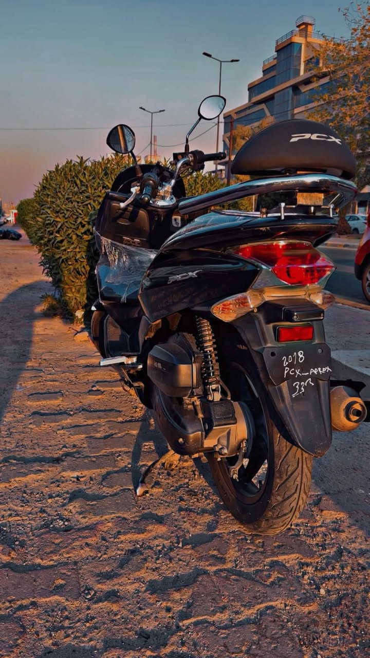 السلام عليكم دراجه pcx مكينه 150 نضيفه تخبل مكفوله من كلشي مابيها اي نقص تجي وتفحص سعر مليون و500 مكاني بغداد الكرخ رقم ***********
