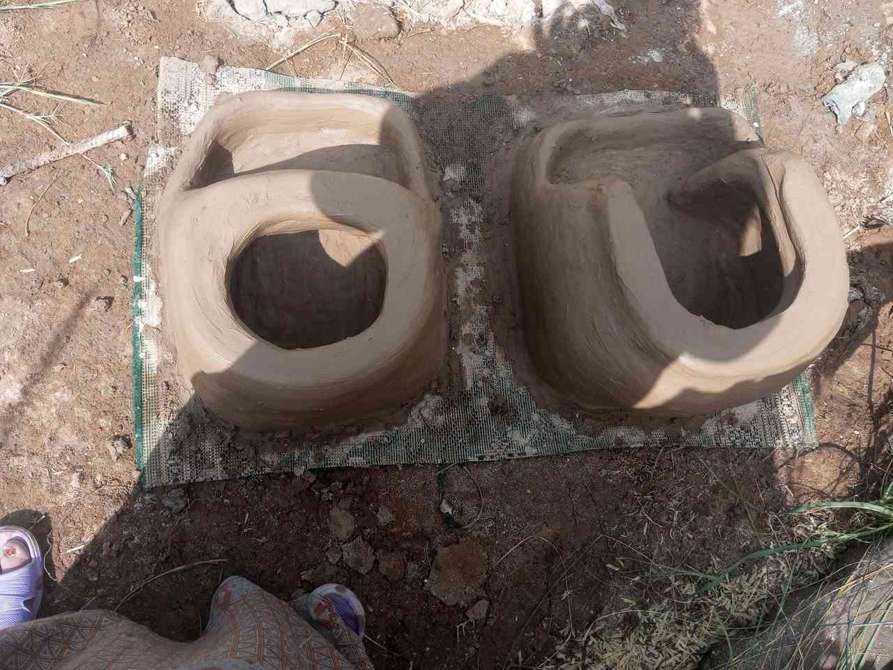 اشتغل موقد طين للطبخ أو الصاج على الحطب  الاسعار حسب القطعة التواصل على الرقم الموجود  ***********

