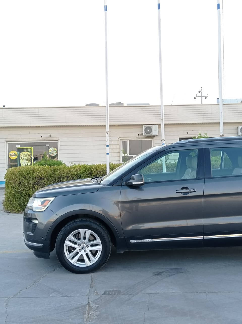 FORD EXPLORER 2018
بِسْمِ اللهِ الرَّحْمَنِ الرَّحِيْم 
عربي / كوردی 
عربي 
فورد اكسبلورر موديل ٢٠١٨ وارد امريكي جاملغ واحد صبغ بدون دواخل  بدون أرباك و رقم شاصي بصور ماشي ( ١١٨ ) ألف ميل كير والمحرك بشرط رقم سليمانية سنوية و هزة جديد حتى ( ٢٠٣١ ) سيارة جاهزة و بدون نقص فول مواصفات ماعدى بنوراما .
المحرك : ٦سلندر - حجم : ٣٥٠٠ - قوة : ٢٩٠ حصان 🐎 .
مواصفات (4WD + XLT )
١-دبل اكسل 
٢-٧راكب 
٣-لایت زنون 
٤-حاسة امامي 
٥-لايت أوتو 
٦-٣قطع تبريد 
٧-قفل تلقائي 
٨-فوليوم
٩-جام أوتو 
١٠-بصمة
١١-٤مود قيادة 
١٢-تحدید سورعة
١٣-كشن كهرباء
١٤-حاسة خلفي 
١٥-بگلايت ليد 
١٦-كاميرا
١٧-مود تراکشن 
١٨-فتح تلقائي
١٩-كود أبواب 
٢٠-لايت ليد 
٢١-بلاجكتور
٢٢-ابواب بصمة
٢٣-كشن جلد 
٢٤-كير ماوس 
٢٥-مسجل شاشة
٢٦-گيچ اليكتروني
٢٧-كشن هيتر 
٢٨-ثلاث شاشة 
٢٩-اشاير بل امراية 
٣٠-شغال
٣١-رادار جانبي
٣٢-مود سبورت
٣٣-داخل أصفر 
٣٤-ستيرن هيتر .
مكان : كلار - سليمانية 
سعر : ( ١٧٠ ) ورقة 💸 
رقم تلفون : 
       واتساب 
          📥
  ( *********** )
 ( *********** )
كوردی 
فۆرد اکسپلۆرر  مۆدێل 2018 وارد ئەمریکی یەک چاملغی بۆیاخە بێ ناوگرتن بێ ئێرباگ ڕەقەم شاسیم داناوە ( 118 ) هەزار ميل ڕۆیشتوە گێڕ و مەکینەی بەشەرت ڕەقەم سلێمانی سەنەوی و هەزەی نوێیە تا (2031 ) سەیارەیەکی خاوێن و بێ مەسرەفە فول مواسفاتە جگەلە پانۆڕاما .
مەکینە : 6بستۆن - قەبارە : 3500 - هێز : 290hp 🐎 . 
مواسفات ( XLT + 4WD )
1-دەبڵ اکسڵ
2-تەحدید سورعە 
3- 7نەفەری 
4- لایت زینۆن 
5-ڤۆلیۆم 
6- 3مەقعەد تەبريد 
7- لایت ئۆتۆ 
8-جام ئۆتۆ 
9-کوشین کارەبا 
10- 4مۆد لێخوڕین 
11-مۆد تراکشن 
12-حاسەی پێشەوە
13-بەسمە
14-ئاوێنە ئیشارات 
15-لایت لید 
16-کامێرا 
17-کردنەوەی زیرەک 
18-بەگلایت لید 
19-کۆدی دەرگا 
20-حاسەی دواوە 
21-بلاجکتۆر 
22-دەرگا بەسمە 
23-شغال 
24-گێر ماوس 
25-کوشین هیتەر
26-گێچ ئەلیکترۆنی 
27-شاشە گەورە 
28-كوشین جلد 
29-سێ شاشە 
30- ئاوێنە هیتەر 
31-مۆد سپۆڕت 
32-سوکان هیتەر 
33-ناو زەرد 
34-سندوق شەفت.
شوێن : کەلار ـ سلێمانی 
نرخ : ( 170 ) گەڵا 💸 
ژ.م :   واتساب
            📥
 ( *********** )     ( *********** )
