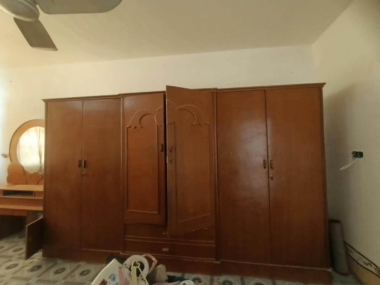 غرفة نوم للبيع عدد القطع ٦
للإستفسار الاتصال على هذا الرقم : ( *********** )
