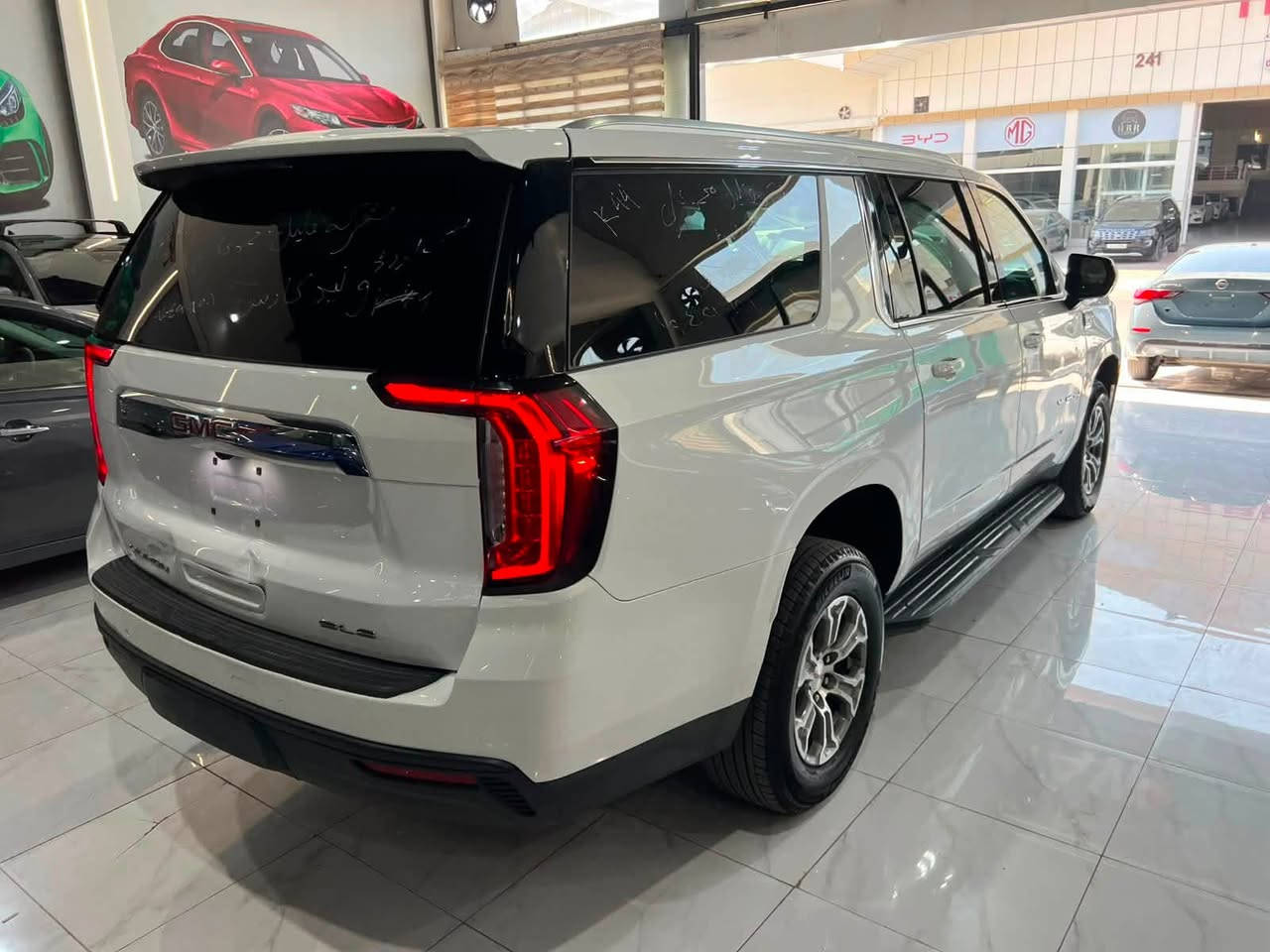 للبيع سيارة GMC يوكن 2024
يوكن SLE  V6

المحرك: 

   (V6. )

المواصفات:

3قطع تبريد 

ذاكرة خزن المقاعد

كراسي كهرباء 

نضام الخروج عن المسار 

5 وضعيات قيادة 

التحكم على المنحدرات

حساسات 360

مستشعر وقوف

تدفئة المقاعد

بصمة

مثبت السرعة تفاعلي 

مرايا جانبية كهربائية

نوافذ كهربائية

حساس المطر

شاشة

مراقبة النقطة العمية

نظام المفتاح الذكي

التحكم التلقائي في درجة الحرارة

نظام بد التشغيل

نظام فرملة الطوارئ

مقاعد كهربائية

8 وسادة هوائية

مصابيح زينون الأمامية

المصابيح الأمامية ليد

نظام الإنذار

قفل مركزي للأبواب

مانع الانزلاق

عرض المعلومات على الزجاج الامامي

تدفئة مقود القيادة

لوحة قيادة رقمية

إنارة محيطية

أبل كاربلاي

التشغيل عن بعد

ABS

رادار

شاحن لاسلكي

السياره  جملغ باب صبغ 

السعر: 448 ورقه 

معرض ولید كارس

للاستفسار الاتصال 

***********

***********
