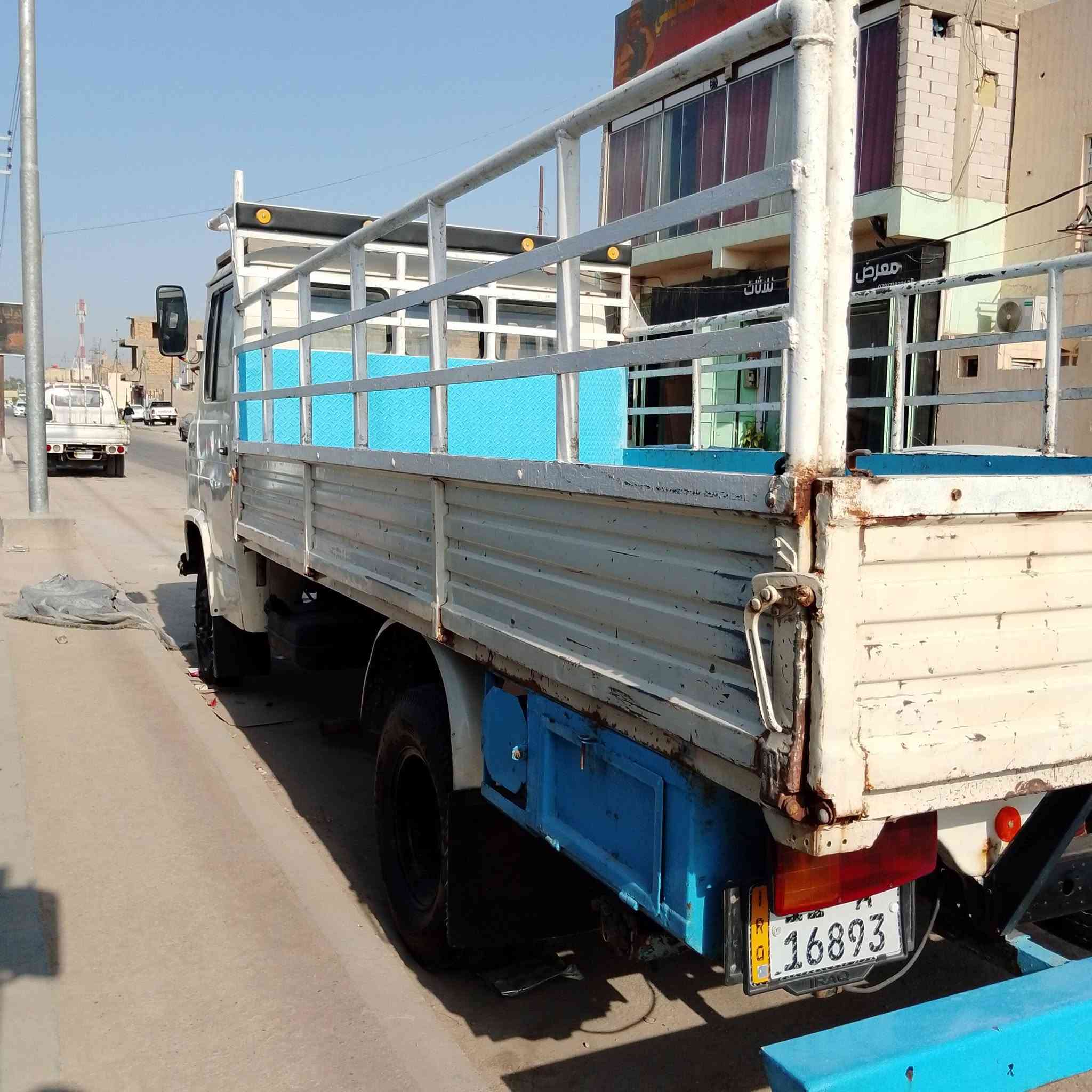 السلام عليكم سياره للبيع فون مواصفات نظيفه الماكينه جديده مال جناي ***********

