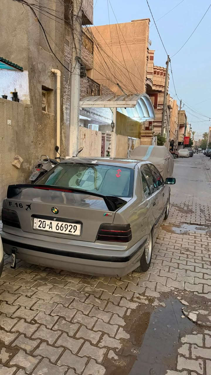 سلام عليكم للبيع بي ام E36حجم ٣٢٥اصل
سيارة كير عادي تبريد نقص سيارة حلوة وكاعدة رقم ديالي بسمي سنوي لل٣١ مكاني بغداد حرية رقم هاتف *********** 
سعر سيارة ٤٠ وبيهة مجال
