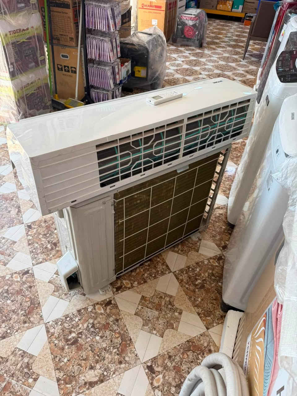 يورك 2طن مشتغل شهرين او اقل عنواني الرمادي شارع الجرايشي خابرني وتدلل ***********
