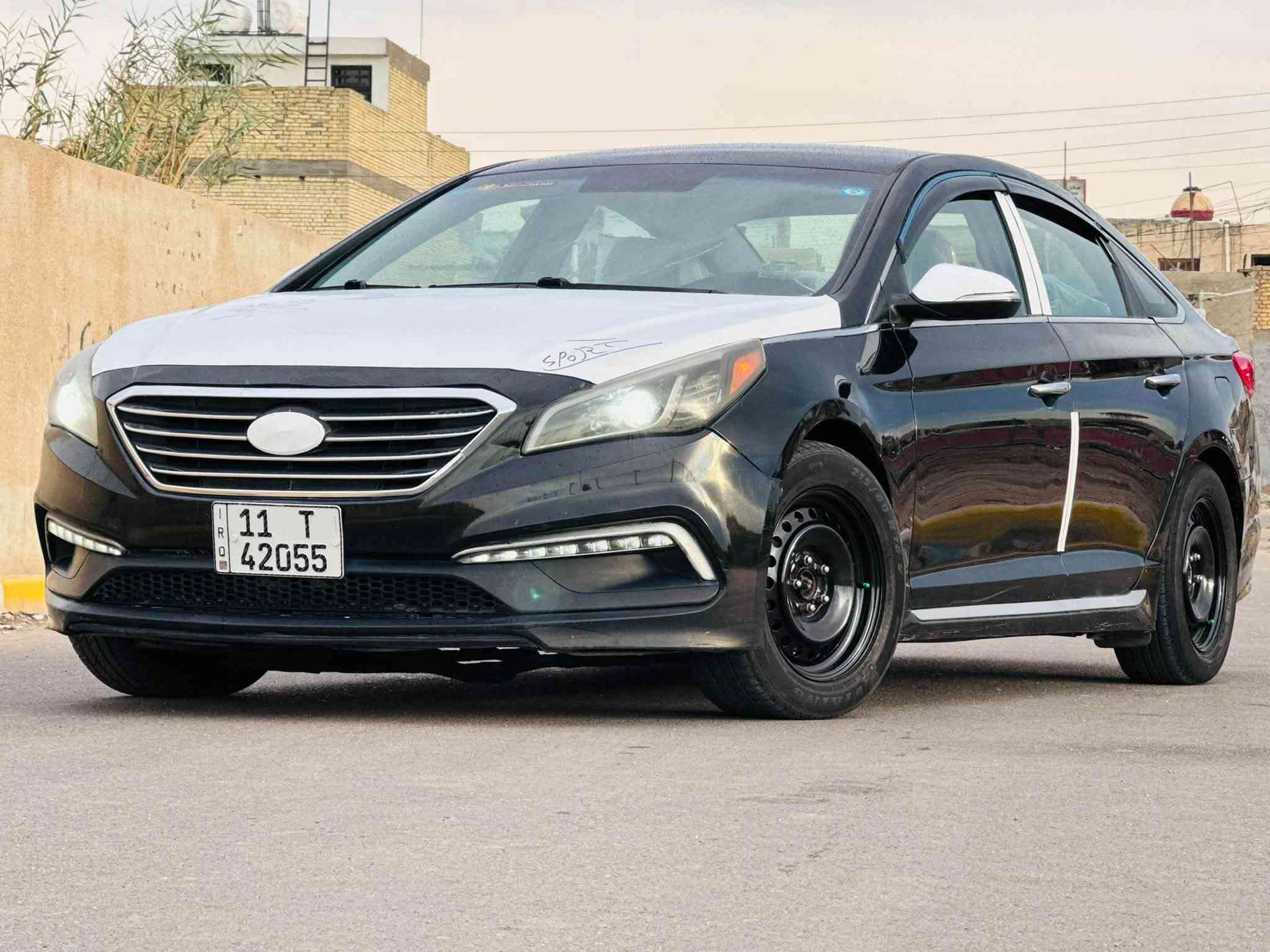 سوناتا موديل 2016 وارد امريكي حادثها باب امامي عكس السايق وبالعراق بيها مكانات صبغ اثر شخوط فقط بدون ضربه ليبل واحد تكم حوض الغود شواصي كلها مكفوله السياره رقم بغداد باسمي 
المواصفات سبورت فول عده البانورما
محرك 2400
بصمه تشغيل وابواب 
كشنات جلد
فول تحكم استيرن
اشاير بالمري 
تبريد قطعتين
تدفئه بالكشنات
دبل كزوز
شاشه اصليه 
كامره خلفيه
كشن كهرباء
شاشه اعطال 
ماشيه 140 Mil
بلوتوث حاكيه اتصال 
سياره جاهزه كير محرك مكفولات تبريد تدفئه شغالات صدر كله فاتحه ومسوي جديد تخم تاير ووياله شادهن البارحه 
السعر ب94$ وبيها مجال 
مكاني بغداد
***********
