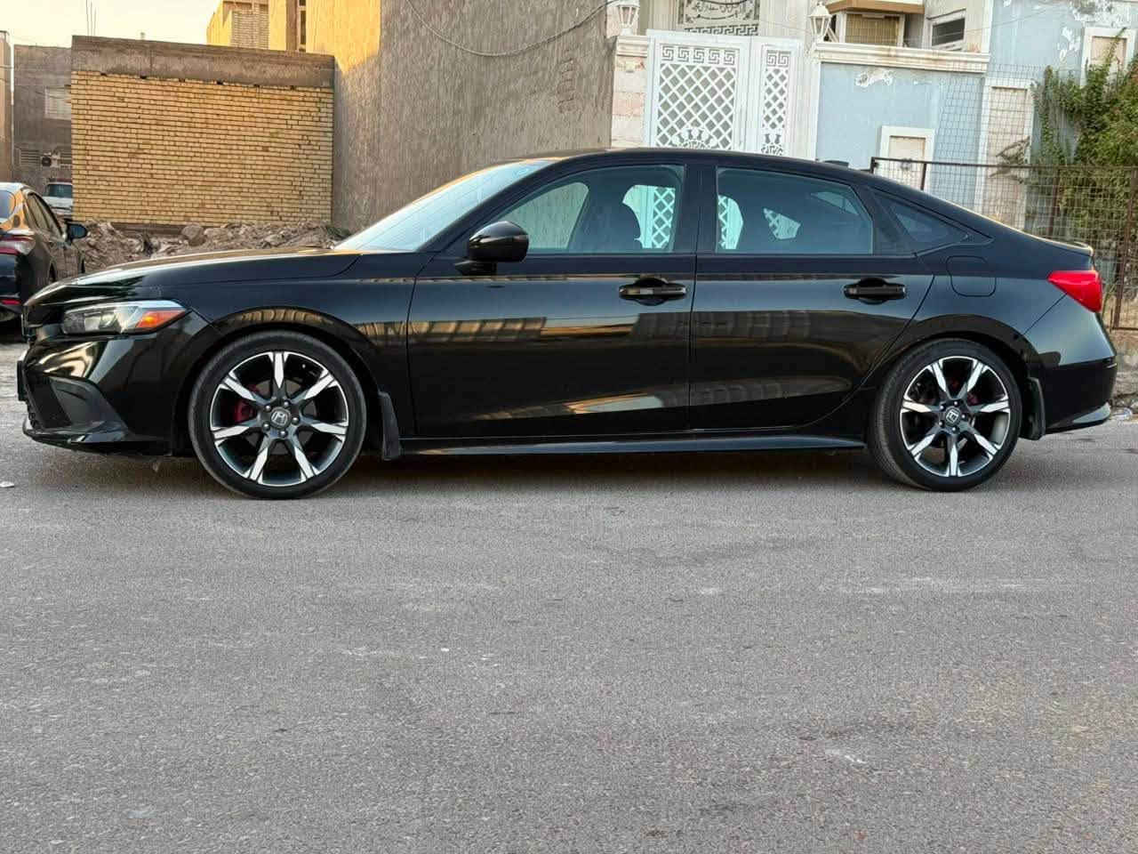 السلام عليكم
هوندا سيفك موديل 2023 
مواصفات سبورت محرك 2000 بانزين ماشيه ٣٩ ميل
رقم بغداد باسمي
حادثها بنيد قطعه وحده صبغ فقط بيها بارد بجاملغ 
صور الحادث مرفقه بالمنشور 
السعر 140 ورقه بيها مجال 
مكاني بغداد الكرخ 
للاتصال ***********
