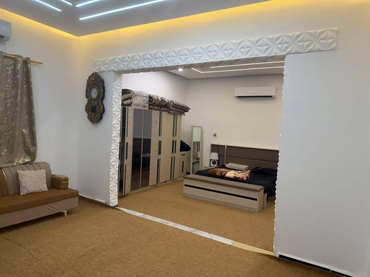 بيت للبيع طابو اسهم مساحه ٣٠٠م  طريق السفينه شارع جامعه الامام جعفر الصادق بضهر الكراج الجامعه بناء صاله ٥ سنوات طابق واحد صاله كبيره ٣ غرف ديوانيه ومطبخ  وصحيات ثنين وطارمه ومنور داير البيت كله بيع مع الاثاث سبالت جديده غرف اخشاب عدد ٣ جديد السعر وباقي تفاصيل ع خاص وتساب ***********
