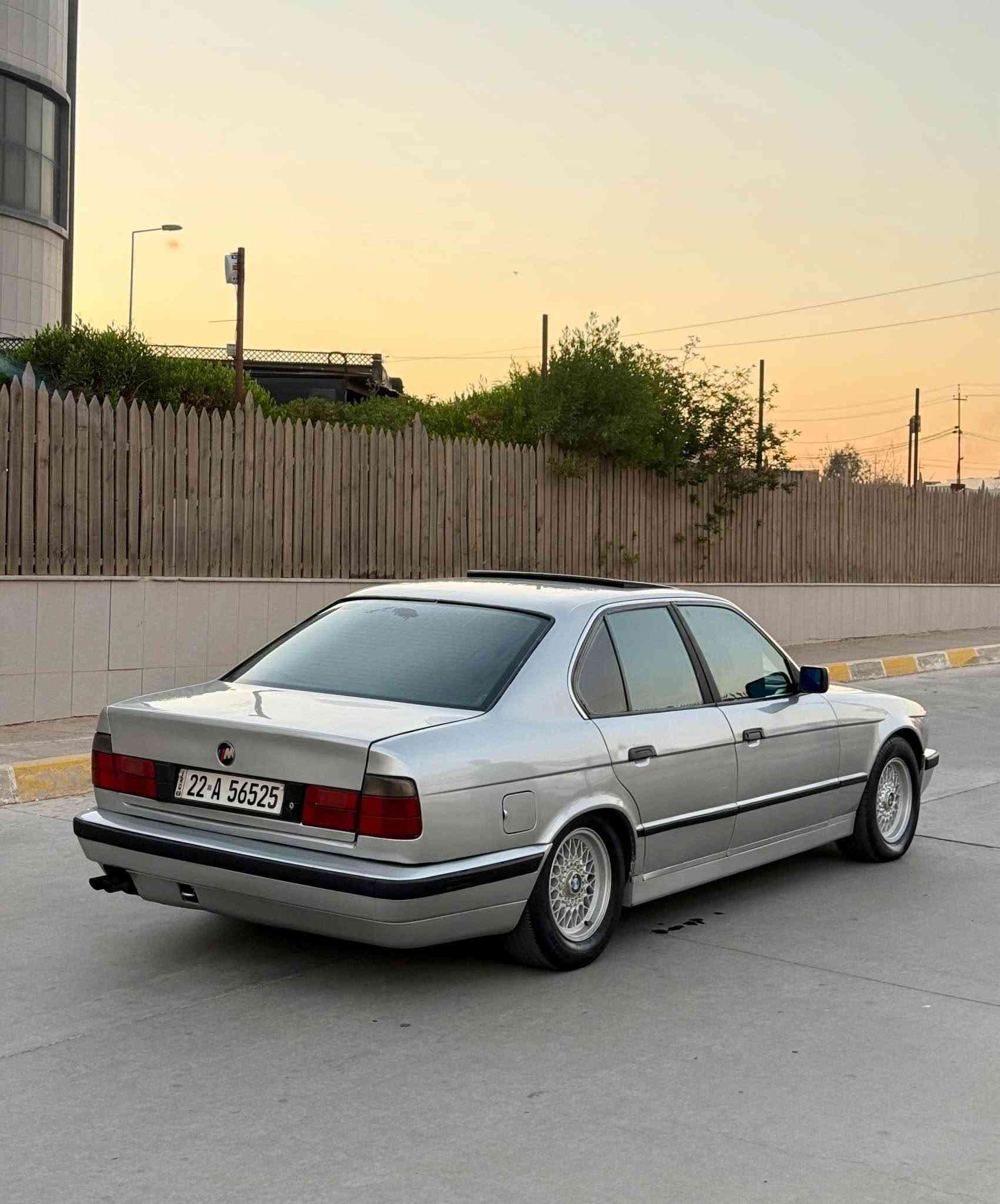 بي ام دبليو موديل 1991 
حجم محرك  525 ( كير اوتوماتيك )

سعرا  52 مجال قليل
مكان كركوك داخل المدينة

سيارة مصبوغ عام لجمالية 
فول مواصفات سلايد داخل رصاصي و اوتوماتك كير محرك شرط 

سنوية رقم هزة كلهم جديد لحد 2030
شرط تحويل و وكالة

 اسيا  ***********
 كورك *********** كركوك, العراق
