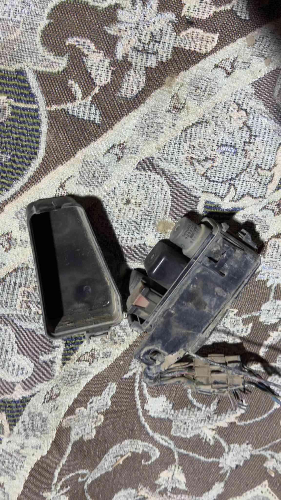 السلام عليكم متوفر غراض كورلا 1991
تنته لون ماروني مع تكم كامله نظافه فول
دشبولن لون ماروني نظافه 90 ‎%‎
جامه خلفيه نظيفه كلش
تانكي مع فيت بم وبواري وطوافه
فان تبريد مع فريز وحاضنه كامل
قبق بانزين لون ابيض وقبق تانكي
فرس بالقماره
وفرس كير بيه جكمجه 
باب جنطه
تريشه كروم جامه خلفيه
مشط ستيرن 
دكم تحكم جام ابواب 
دشبول عدادات مثل ما موضح بالصوره
مجمع تحكم تبريد 
الشي الي تريده ادخلي خاص وخلي سعرك والرزق على الله 
مكاني واسط -كوت ما عندي توصيل

