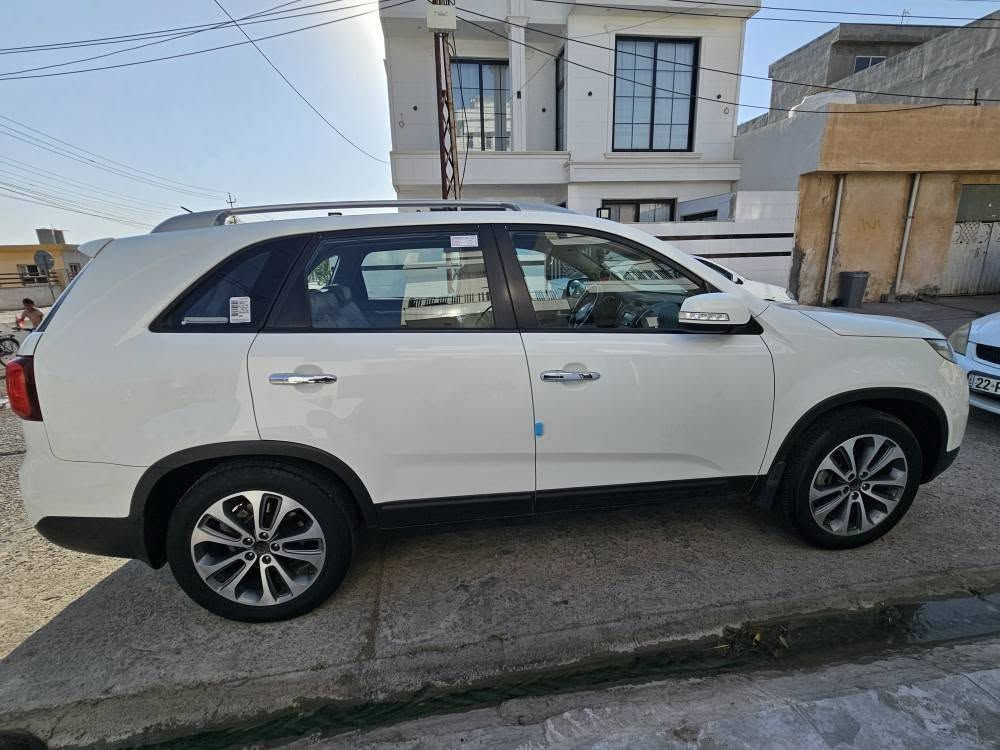 کیا سۆرینتۆ 2015 (Kia Sorento)
​سەیارەیەکی زۆر پاک و بێ کێشە، بۆ بەکارهێنانی خێزانی زۆر گونجاوە.
​🔹 مۆدێل: 2015
🔹 مەکینە: GDI - 4 سلەندەر
🔹 ڕەنگ: سپی
🔹 ڕۆشتوو: 104,000 کم
🔹 تایبەتمەندی: 7 نەفەری (7 مەقعەد)
​📋 بارودۆخی سەیارەکە:
​سەیارەکە بە گێڕ و مەکینە بە شەرتە.
​سێ پارچەی بۆیاغە، لێدانەکانی زۆر سوکن و تەنها ڕووکەشن واتا بێ ناو گرتن ، بەشەرتی شاسی و ناوەوە. 
​سەیارەکە زۆر خاوێنە و هیچ کێشەیەکی نییە.
​💰 نرخ: [150 $]
📍 شوێن: [هەولێر بنسلاوە ]
📞 ژمارەی پەیوەندی: [*********** ]
لە واتساپ یان ڤایبەر پەیوەندی بکەن أربيل, العراق
