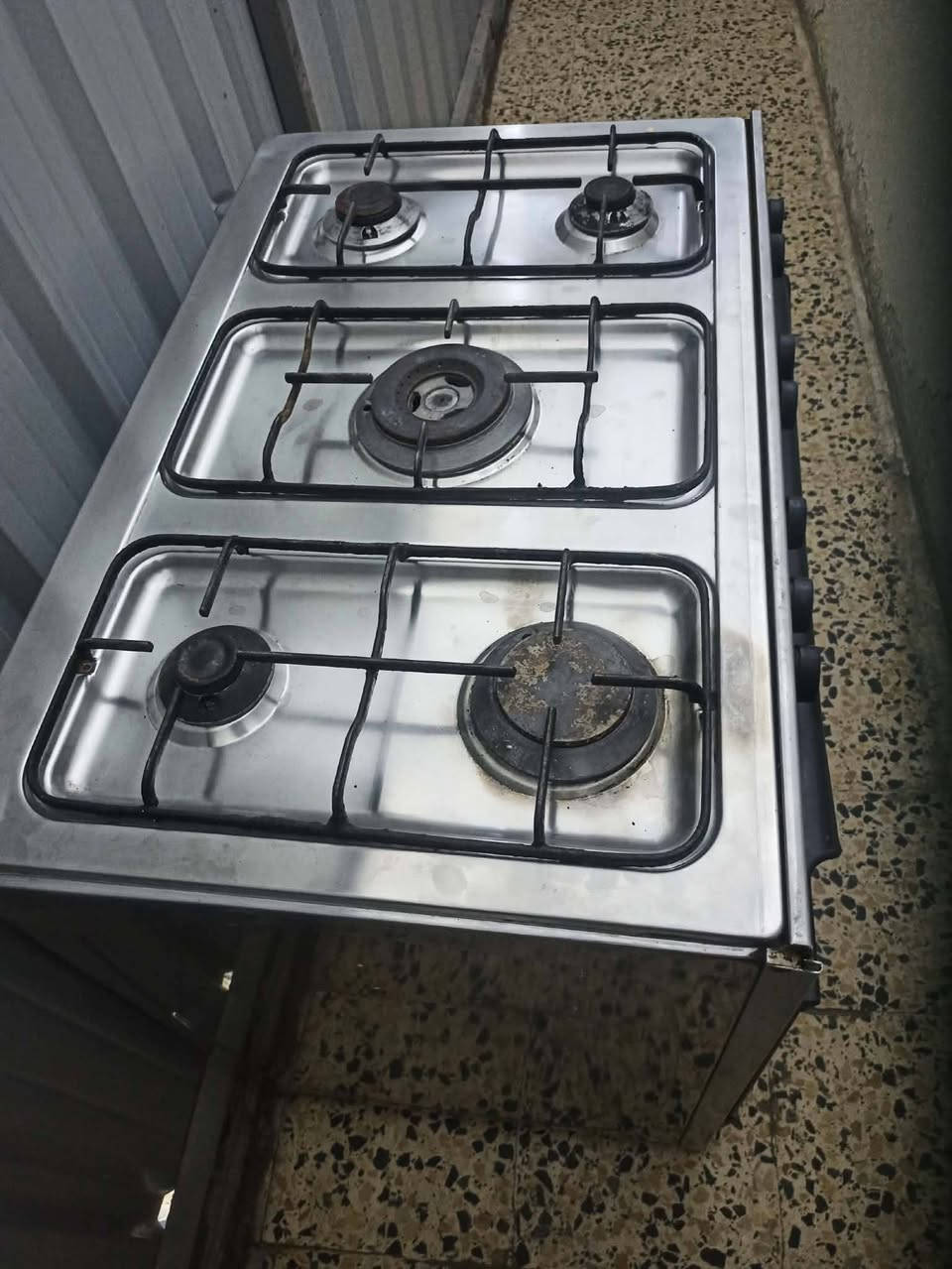 طباخ شغال شرط والمكان الدركزليه السعر ٧٠بي مجال ‏‪***********‬‏
