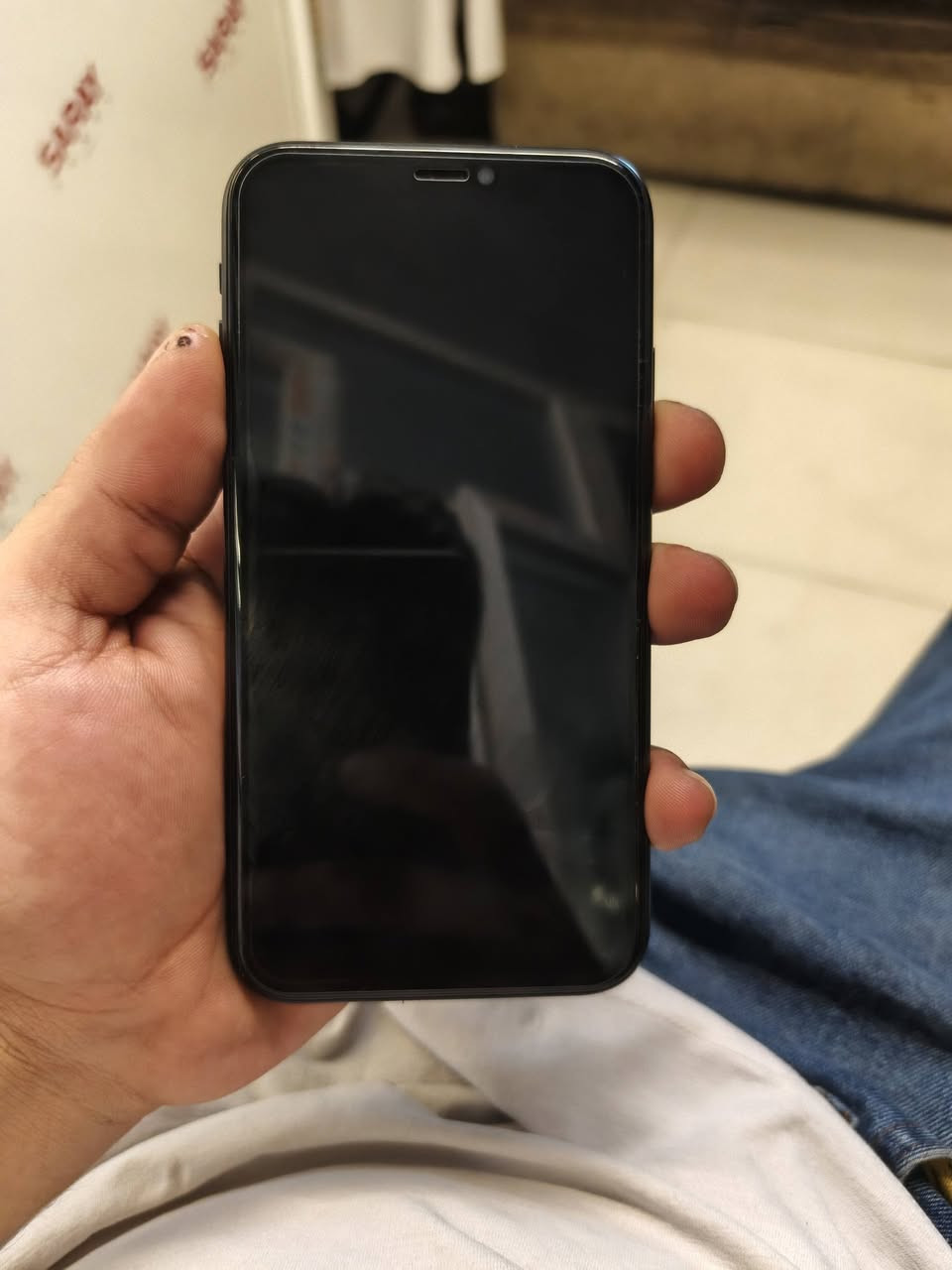 ايفون xr جديد لوك اي عيب مابي بل كارتون شرط الفحص والحسابه استفسار  ***********
