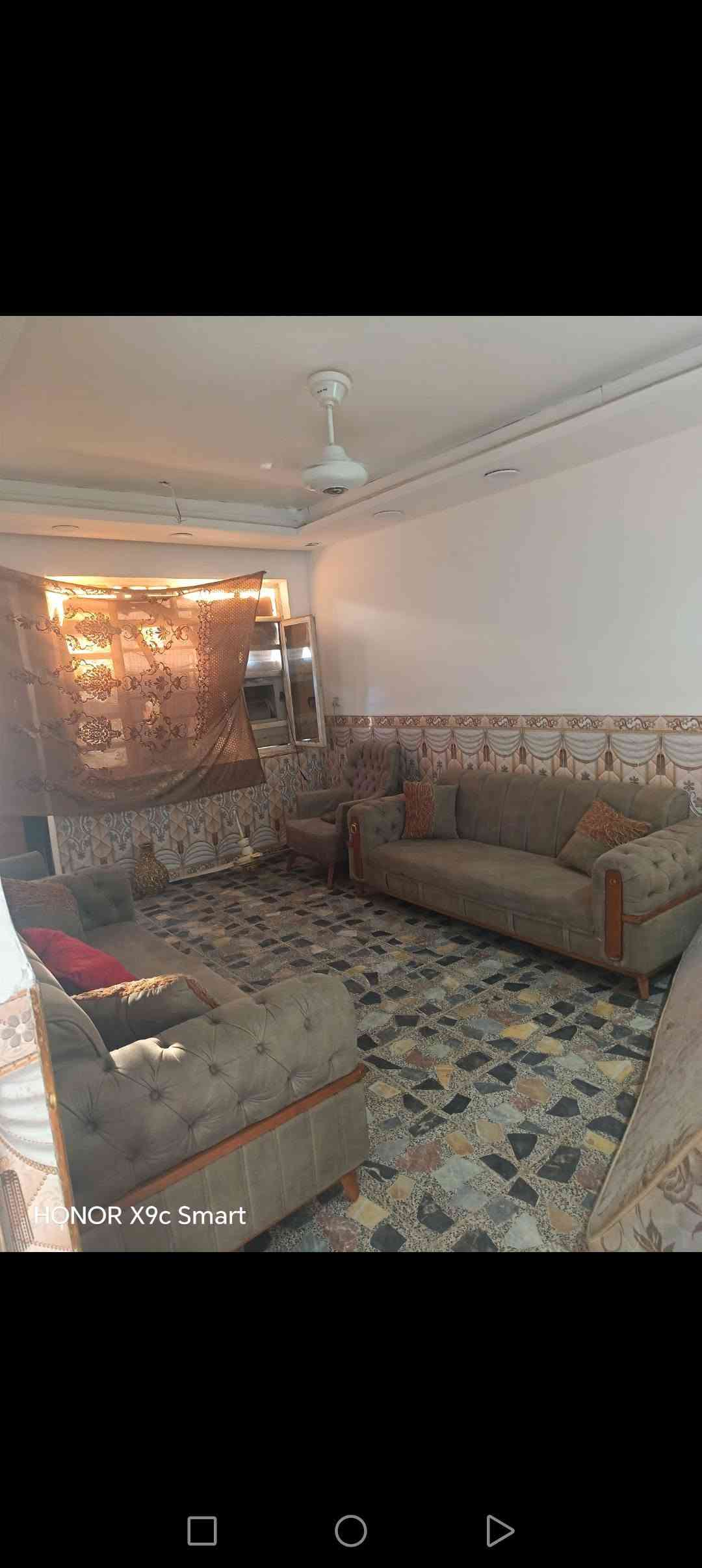 منزل للبيع /١٠٠متر /واجهة /٥/يحتوي على /٢/غرف نوم وصالة ومطبخ وخدمات /بيت نظيف  طابو زراعي /سند /٢٥/موقع ممتاز شهداء البياع /خلف مطعم المسرة الاستفسار على هذا الرقم /***********

نص مكتوب في الصور:
- HONOR X9c Smart