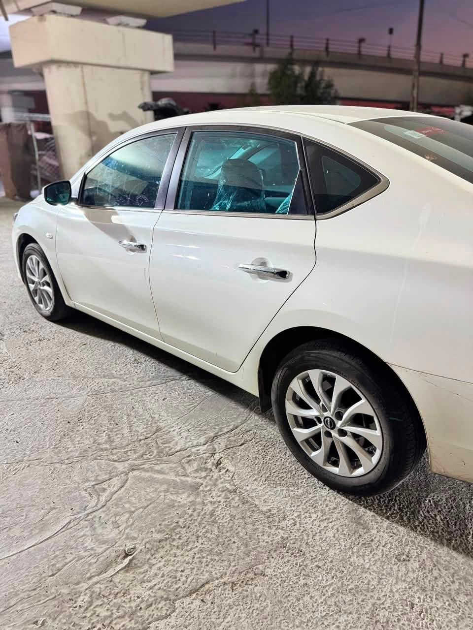 السلام عليكم نيسان سنترا للبيع ‎السيارة بيهة ارضيات رزلان كاملة 
‎السيارة عليه عازل حراري جميع الجامات
السيارة بشركة متجي وياها سبير أني مشتري سبير كاملة مكملة وتجي وياها ستائر تعتيم 100%
والسيارة داخل ضمان شركة السور
‎السيارة مال موظف يروح ويجي بيهة للدوام ومن طلعتها من الوكالة لحد هسة كلهة محسن 🙏نظام الفرامل المانعةللانزلاق (ABS).
‎نظام توزيع قوة الفرملة الإلكتروني (EBD).
‎نظام مساعد الفرامل (BA).
‎نظام الثبات الإلكتروني (VDC/ESC).
‎نظام مانع الانزلاق (TCS).
‎نظام مراقبة ضغط الإطارات (TPMS).
‎نظام المساعد عند صعود المرتفعات (Hill Start  السيارة سعرهة 22 مليون وبيهة مجال للشراي الرقم

*********** اتصال او واتس اب
