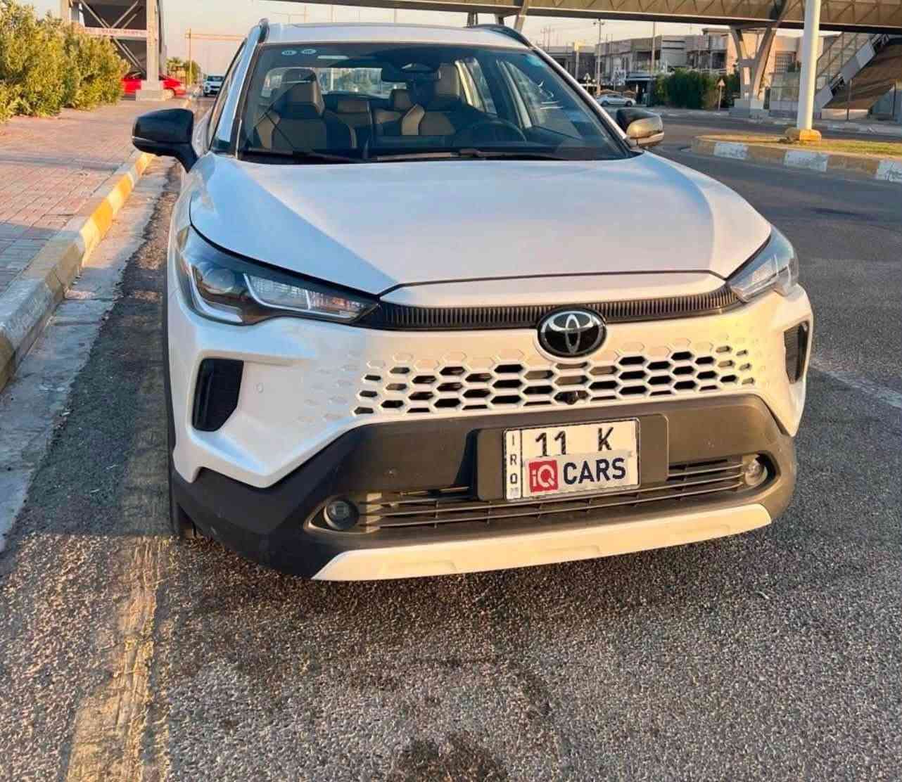 كورلا كروز  شكل جديد موديل ٢٠٢٦ .
☑️نظام هايبرد + بانزين  
☑️داخل جلد 
☑️كرسي كهربائي
☑️حساسات امامية+ خلفيه 
☑️كامرات ٣٦٠ كامره اماميه كامرات بالمريا جانبيه+ كامره خلفيه 
☑️جنطه كهربائيه لمس 
☑️ عداد كيلو متر ٤٠٠٠ ماشيه 
☑️ موديل 2026
☑️ حجم المحرك 4Cylinder 2.0L 
☑️ مرتبط بناقل حركة أوتوماتيك 
☑️ بقوة 169 حصان 
☑️حساس خلفي+ امامي
☑️ مفتاح التشغيل بصمة 
☑️دخول ذكي 
☑️ دفع ثنائي FWD 
☑️ سلايد روف
☑️ اريل نفكيتر 
☑️لايت كشاف بلادي بدعاميه  
☑️ رادار 
☑️لايت هالوجين 
☑️ حجم الاطار 215/60R17 
☑️ ويل كب 17
☑️ 4 دسك
☑️ حساسات ضغط الاطارات 
☑️ اشارة في المرايا الجانبية 
☑️ ماسحة خلفية 
☑️عدد AIR BAG 7
☑️ هاند بريك كهرباء 
☑️ ا ABS 
☑️ دشبول شاشة ديجيتال
☑️ مثبت السرعة Cruise 
☑️ تحكمات مقود
☑️ ا Bluetooth / USB 
☑️ نظام مشغل كاري بلي في شاشه ايفون 📱 + اندرويد 
☑️مخرج منفذ الطاقة 
☑️فحص نظام السيارة 
☑️تتسع المقصورة ل 5 ركاب
☑️المقاعد جلد 
☑️ مثبت مقعد الطفل ISOFIX 
☑️ تبريد شاشة
☑️ قطعتين تبريد
☑️ أوتو هولد Auto Hold 
☑️ نظام تحديد المسار 
☑️ نظام مانع الانزلاق 
☑️ تطعيم الدواخل ألمنيوم 
☑️سياره جديده بوضع شركه فول موصفات سنويه جديده رقم بغداد باسمي هزه جديده ثاني يوم تحويل 
☎️***********
