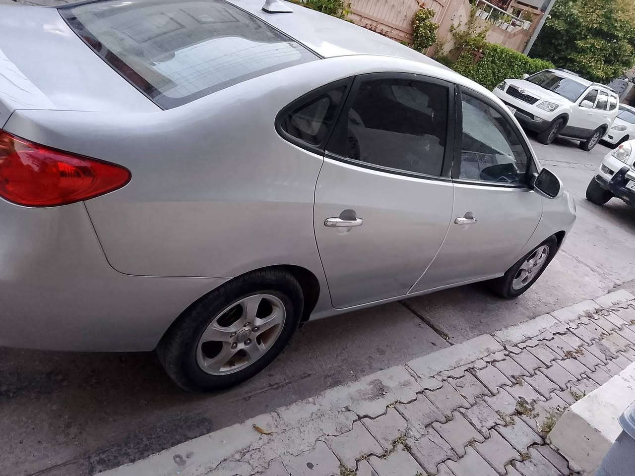ئاڤانتی ٢٠٠٩فوولە بەس سڵاید نییە
گێڕو مەکینە و کەڤەرو سەقف بەشەرت 
کۆدی هەیە 
تەبریدی سارد و گەرم بە شەرت
سعر . ٤٨ و کەمێک مەجال 
***********
