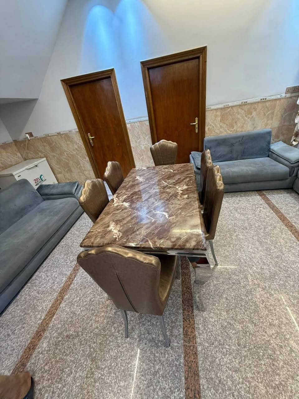 ميز طعام
6 كراسي 
سعره 450 وبي مجال
باقي تفاصيل الميز 👈🏻*********** واتس واتصال
