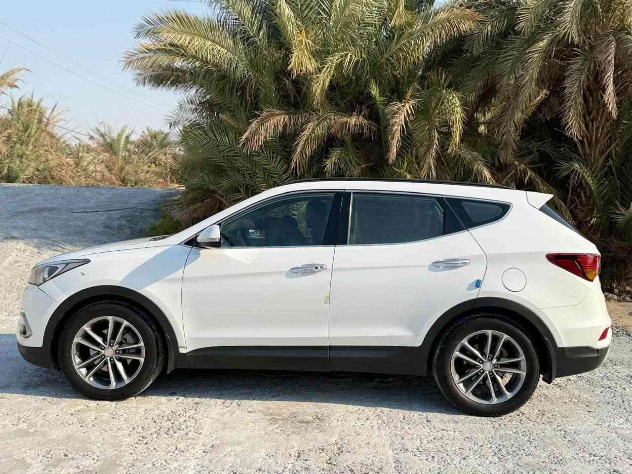 هونداي سنتافي خليجي كفالة عامة من الضربة والصبغ
رقم بغداد  شرط التحويل 
فول مواصفات السيارة ماعدا البانوراما
محرك 6 سلندر مكفول 
السيارة  7 راكب
ثلاث قطع تبريد
حساس امامي خلفي 
شاحن واير ليس
شاشة ايباد 
لايت زنون  
اشاير بلمري
مري كهرباء
تبريد ثلج 
حداده امامي وخلفي شرط الفحص جديده
سيارة جديده بمعنى الكلمة تجي وتشوف بعينك مابيها اي نقص 

العنوان السماوة مركز المدينة 
الاستفسار الاتصال على : 
‏‭***********‬
