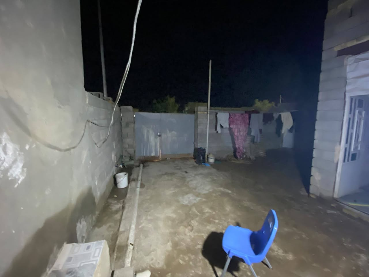 سلام عليكم دار سكن زراعي  للبيع  بمساحة ١٦٠متر 🏡
يتكون من غرفتين نوم مع صاله مع مطبخ (واستقبال قيد الإنشاء )
يقع في حي الكرار قرب ساحة الشعائر الحسينية 
البناء كما موضح في الصور
للاستفسار والتفاصيل
*********** 
***********

