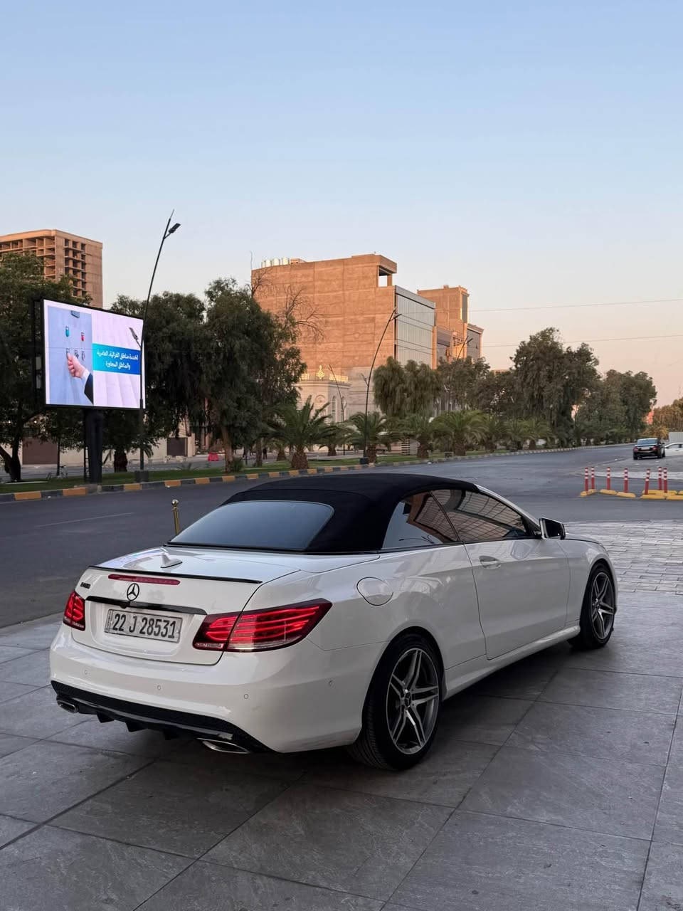 السلام عليكم للبيع 
Mercedes E400 2017 Convertible
السيارة اعلى مواصفات 
كشف وداخل احمر ومساج وتدفئه تبريد كشنات
رادار وتحديد مسار ومانع تصادم وحساسات وكامرات 5 360 درجة
شفتات ستيرن + ستيرن كهرباء وكشنات كهرباء وتچوات كهرباء 
قطعتين تبريد وسستم سماعات هارمن كاردن 
لايتات داينمك led فوول اعلى مواصفات بال400
السيارة محرك v6 twin turbo 3.0 صاروخ وتو ويل مو فورماتك 
السيارة بوضع الشركة كلشي بيها بلاد محرك كير مامفتوح برغي سيرفس كامل تخم ويل amg اصلي وتخم تاير جدد بدون اي نقص وجديدة جداً ماشيه 95 الف كيلو متر 
حادثها جاملغ وربع بنيد ايرباك ستيرن فقط
رقم اربيل وياها باج تظليل 80‎%‎ سنوية وهزة جدد 
سعر السيارة بالنسبه الخواتها بلاش وبالعافية ع ياخذها 17800$ بيها مجال بسيط جداً ترهم مراوس حسب القناعة او بيع مكاني بغداد *********** بغداد, العراق
