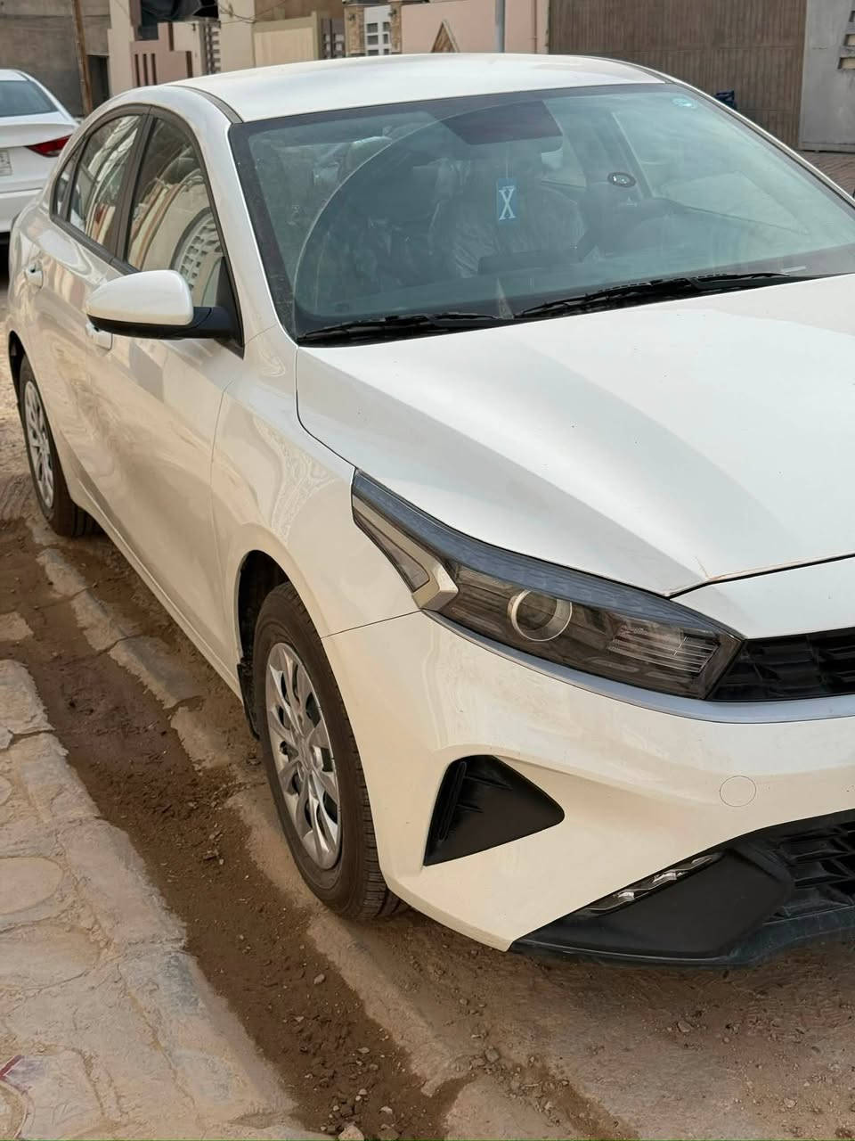 كيا سيراتو موديل 2023 السيارة خليجيه كفاله 
مكينه 2000 دوش تبريد قطعتين تحكم ستيرن جهتين شاشه وكامرة وحساس خلفي ولد نهاري ليلي مانع انزلاق ومثبت سرعه وحساس اطارات ماشيه 50 الف رقم اربيل 
السيارة جاهزة مناقصها شي 
ملاحظه سيارة بيها شخط بالباب موضح بالصورة والباقي كفاله 
السعر 160 وبيها مجال كلش بسيط للشراي 
 مكان السيارة نجف الاشرف 
***********
