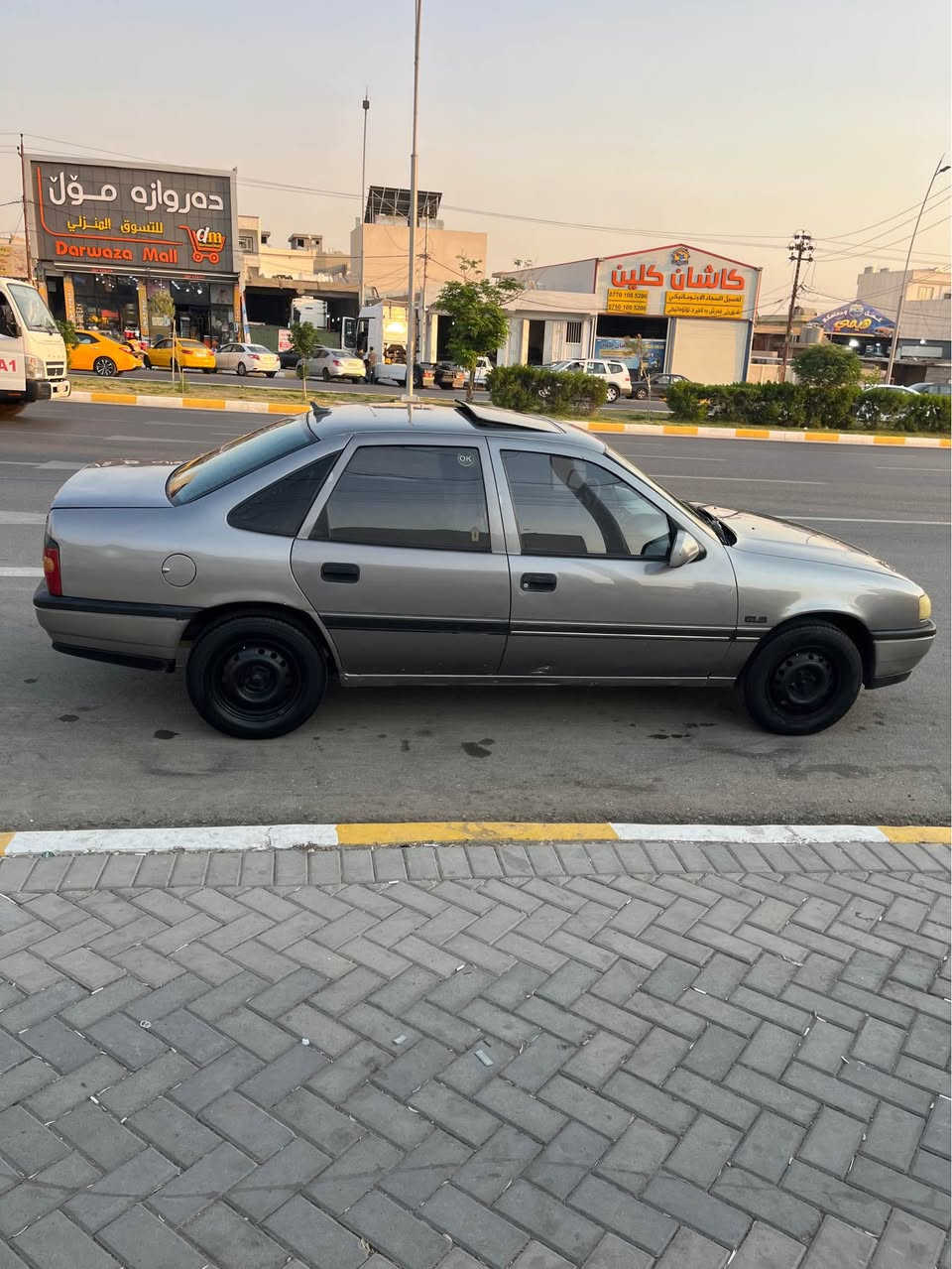 سلام عليكم 
اوبل موديل ١٩٩٢
حجم ١٨
بدون ضرر 
تايرات جديد 
كهرباي كلة شغال 
سقف سلايت 
قفل مركزي 
كير محرك شرت 
سيارة مال جناي جاهز 
سعر 35بيها مجال 
*********** كركوك, العراق
