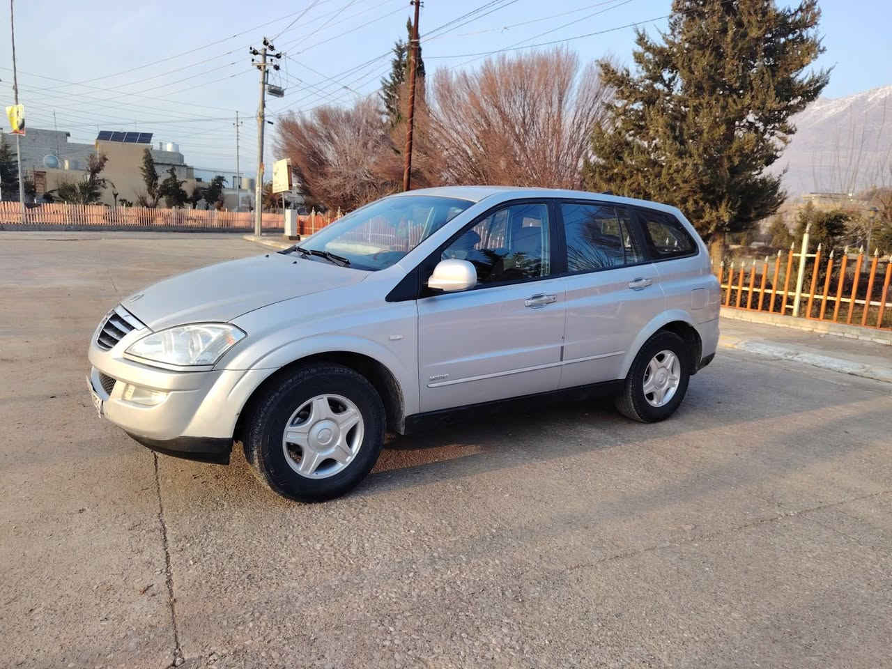 سانگ یۆنگ کایرۆن ‌٢٠١١
سیستەمی غازی ئیتاڵی ئەسڵی لە شەریکە بۆی بەسترایە...
چامڵغی پیشەوەی لای سایەق و نیو دەرگا و نیو چمڵغی دواوەی لای سایەق بۆیاغە...
گێڕ و مەکینە و ئەکسلی بەشەرت....
نرخی ٥٧ وەرەقە و مامەڵەیەکی کەم..
بۆ زانیاری زیاتر پەیوەندی بکە بە ژ.مۆبایل
***********
*********** كويسينجاك, أربيل
