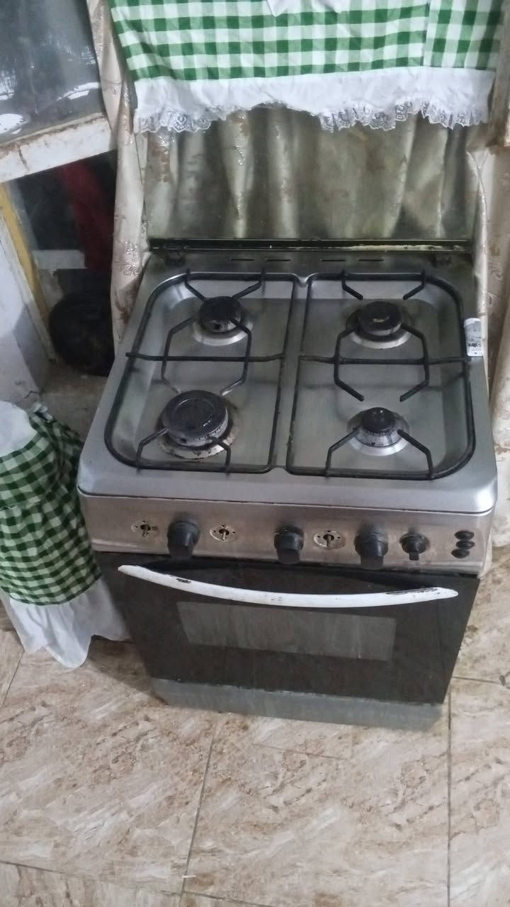 طباخ للبيع نظيف جدا السعر100وبي مجال
