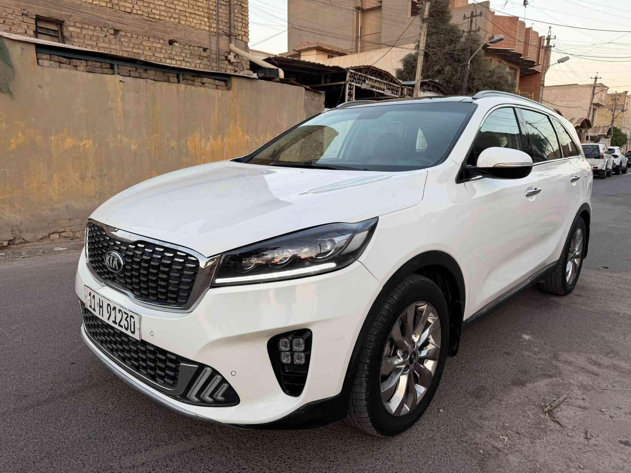 السلام عليكم
للبيع او مراوس 
كيا سورنتو 2020 خليجيه 
بيه صبغ موضع بسونار بدون اي دواخل ولا ايرباك سبب صبغ. تخريب 
السعر.  177 وبيه مجال للشراي 
السياره كلش جديده على وضع الشركه 
بصمه  تشغل 
بانوراما 
6 سلندر. 
7 راكب 
3 قطع  تبريد
ماشيه 64 الف. وشرط حقيقي 
حساس امامي خلفي 
شاشه كار بلي 
كشنات جلد + كهرباء 
صندوك كهرباء 
4 انضمه قياده 
 وبعد هواي مواصفات 
مكينه. وكير. وكلشي بيه على وضع شركه 
مكاني بغداد مدينه الصدر 
***********
