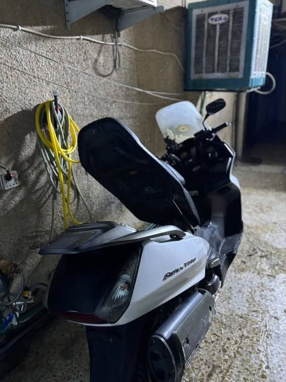 السلام عليكم سلفر ونج 
مكينه 400دراجه حلوه شلعه ومعدل تخبل وين مايعجب اطلع بيه دراجه شرط 180تقفل بيه نضام فتح سرعه دراجه مثل ماشوف بل صوره بيه نوقص كلش بسيطه قفل صندوك 
تجي تفحص ونطيك تراي منه السليمانيه 
مكاني بغداد طوبجي وال مو شاري لا تعبني رحمه ال مك 
هذه رقمي ***********
نتصال او وتساب فقط(سعر خاص)
