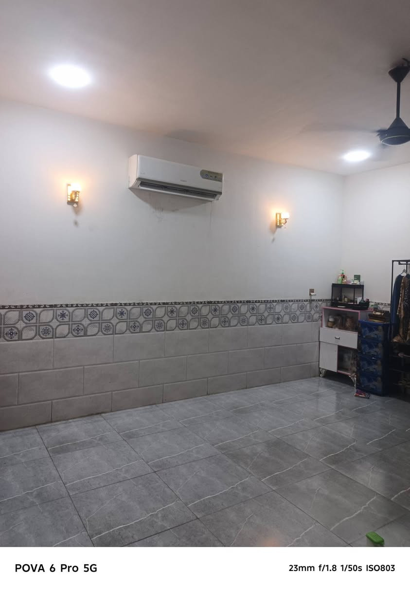 الدار البيع طابو صرف بناء حديث مطلوب قرض سكان مساحه 150 متر وجه 5 ونزال 30 يحتوي على 4 غرف نوم واحد جوه, 3 فوك+ استقبال+ وطبخ+ مساحه درج+ صحيات 3 +ومخزن المنطقة كافة الخدمات  بيهاا مكان منطقة سويب شارع الدايني قرب خالد ابو الخشاب الاستفسار ***********   السعر الكلي 170 وبي مجال  بسيط

نص مكتوب في الصور:
- POVA 6 Pro 5G
- 23mm f/1.8 1/50s ISO755
- POVA 6 Pro 5G 23mm f/1.8 1/50s ISO803
- POVA 6 Pro 5G 23mm f/1.8 1/50s ISO2433
- POVA 6 Pro 5G 23mm f/1.8 1/50s ISO3191
- POVA 6 Pro 5G 23mm f/1.8 1/50s ISO895