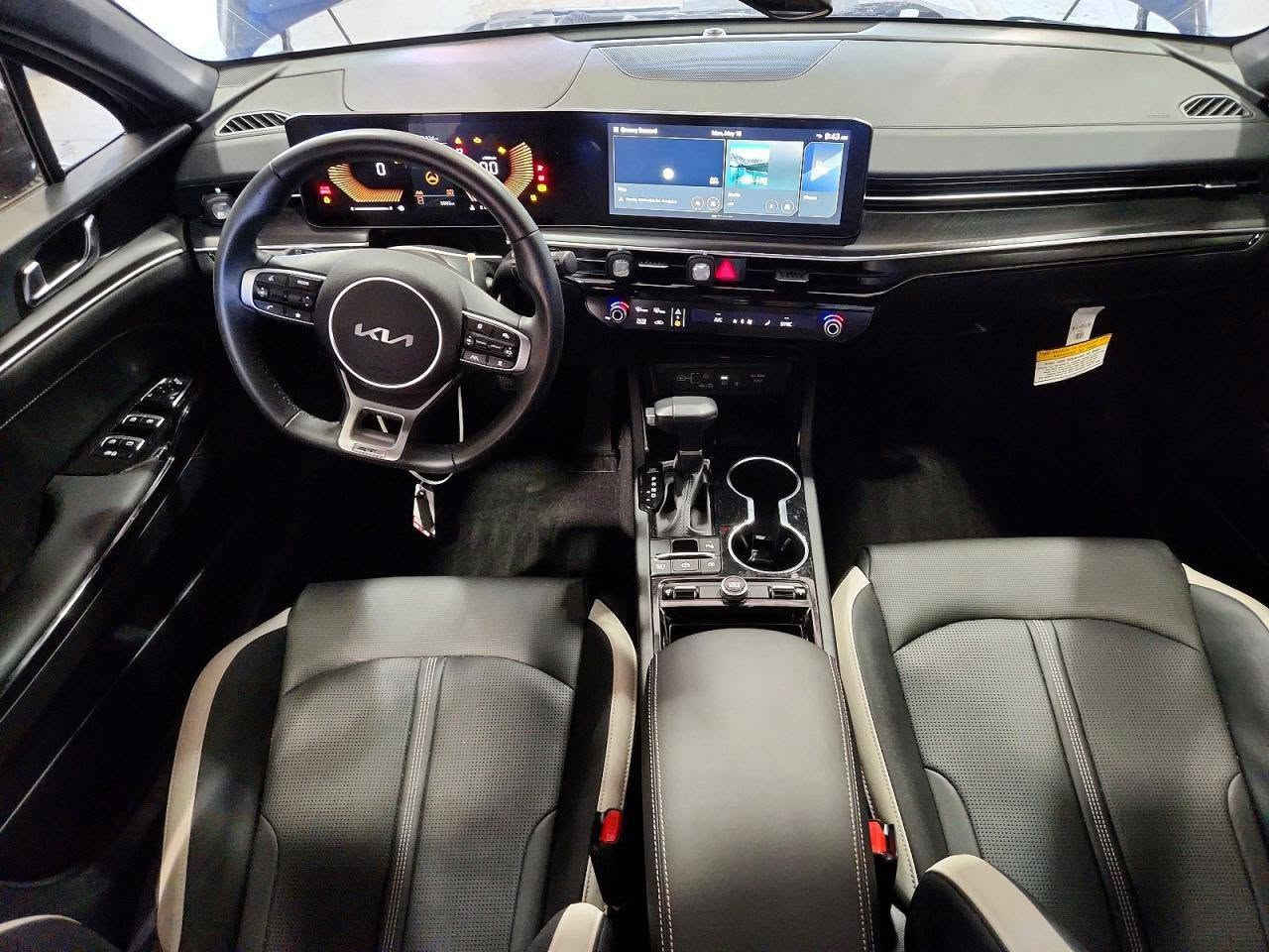 🚘 K5 GT-Line 2026 | للبيع
🔥 K5 GT-Line موديل 2026 ✅ بدون إيرباك

📍 واصل عُمان 

🚢 موعد الوصول: 16/10

 💰 السعر: 117 

📞 : *********** 📍 الحلة – بكرلي

نص مكتوب في الصور:
- 54133066X