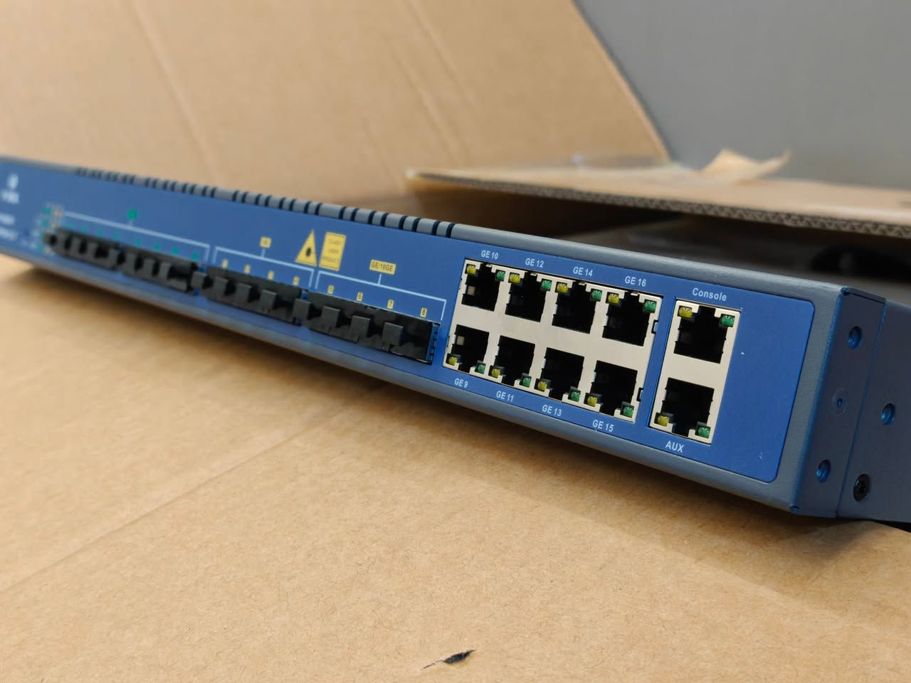 📡 مجموعة الضامن المتحدة
📍 الديوانية – شارع الفرق الموسيقية
📱 واتساب واتصال: ***********

متوفر V-SOL V1600D8 – GEPON OLT 🔥
حل احترافي للشبكات الكبيرة ومزودي خدمة الإنترنت، بأداء قوي واستقرار عالي للعمل المستمر.

🔹 8 منافذ PON
🔹 2 منافذ GE/10GE عالية السرعة
🔹 8 منافذ GE RJ45
🔹 منافذ Console + AUX للإدارة والتحكم
🔹 مناسب لشبكات ISP – FTTH / FTTB – CCTV والمشاريع السكنية والتجارية

📦 يأتي الجهاز مع 8 قطع SFP من V-SOL بالإضافة إلى كيبل الكهرباء، كيبل الشبكة وكيبل التأريض.

🚚 توصيل سريع لجميع المحافظات
V-SOL V1600D8 — سعة أكبر، أداء مستقر، وشبكة أقوى.
