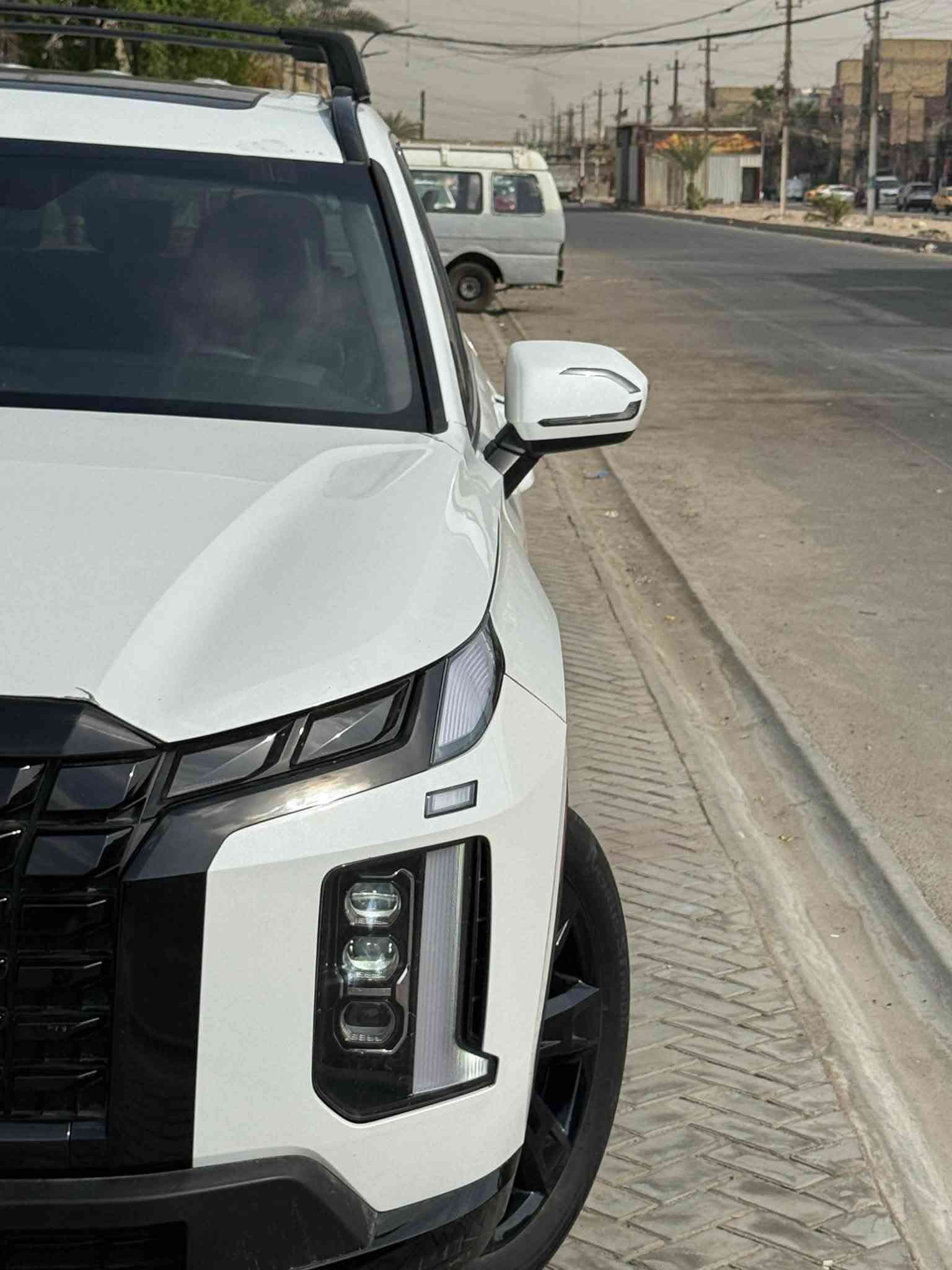 السلام عليكم من رخصة الأدارة المحترمة للبيع هيونداي بالسايد 2024 XRT
لون ابيض رقم بغداد دولي شهداء 
ماشيه 21 الف ميل 
مواصفات 
فتحه 
لايت عداسات 3 
لد بك لايت 
ويل بلاك حجم 20 
جلد 
كشنات منفصل سياحي 7 راكب 
تدفئه كشنات 
كير دكم 
محرك 6 سلندر 3800 
بردات خلفيه 
شاشه دجتل 
سعرها 258 وبيها مجال 
غير متواجد عالفيس فقط اتصال وواتساب 
الهاتف ‭***********‬
